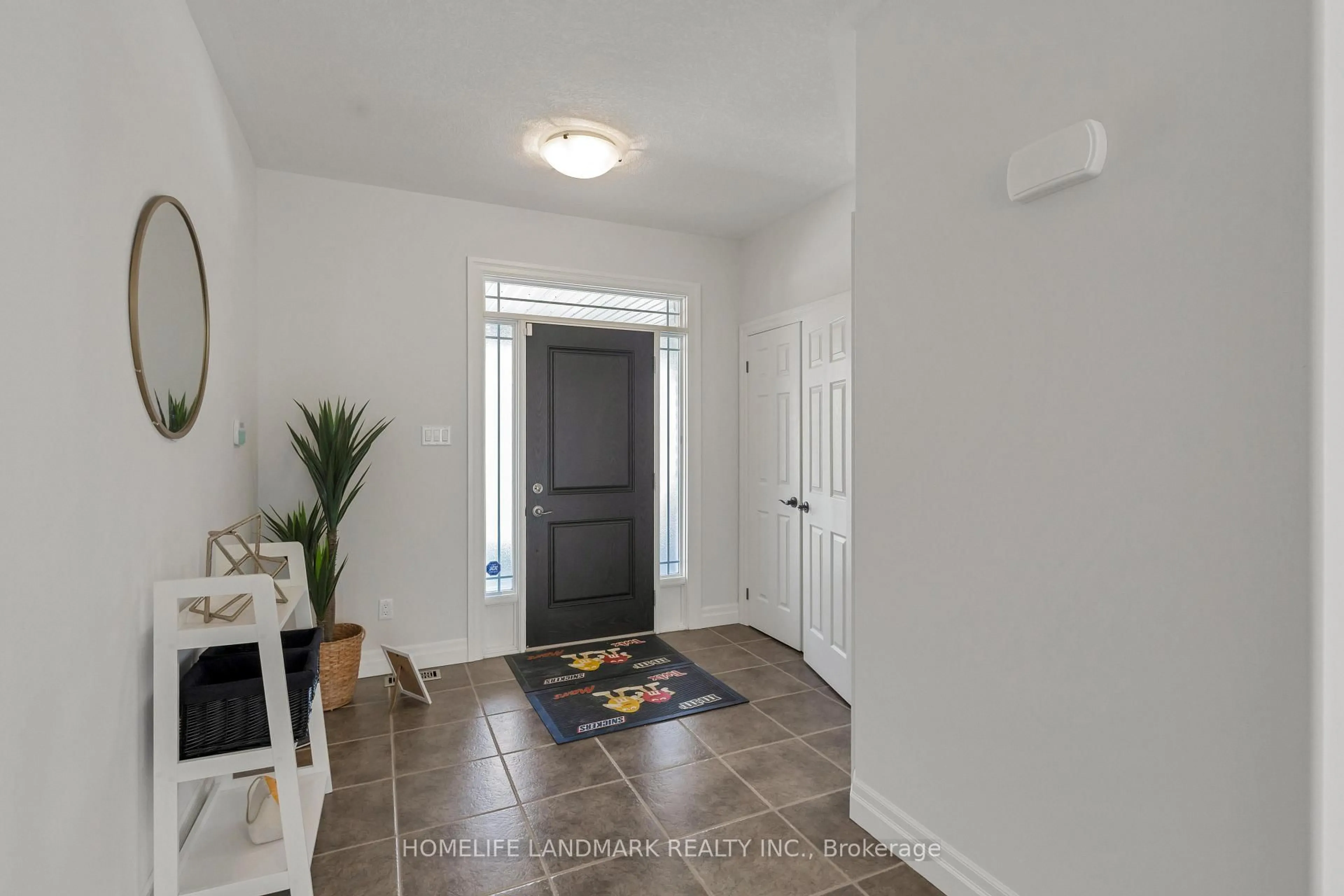 Indoor entryway for 341 ZELLER Dr, Kitchener Ontario N2A 0B2