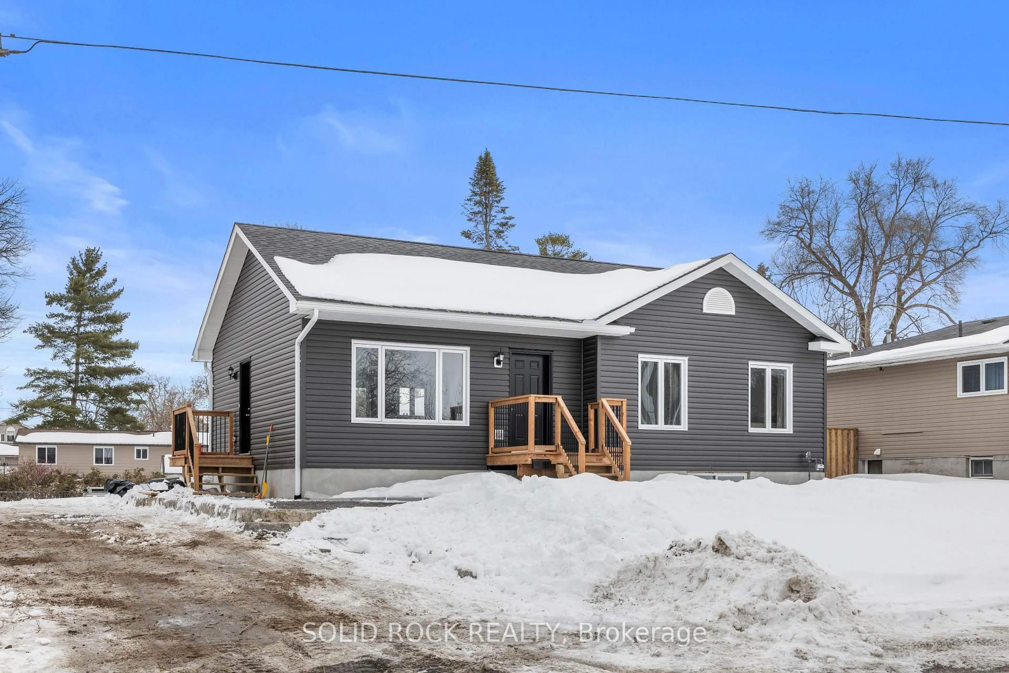 Home with vinyl exterior material, unknown for 125 Norma St, Arnprior Ontario K7S 3A9