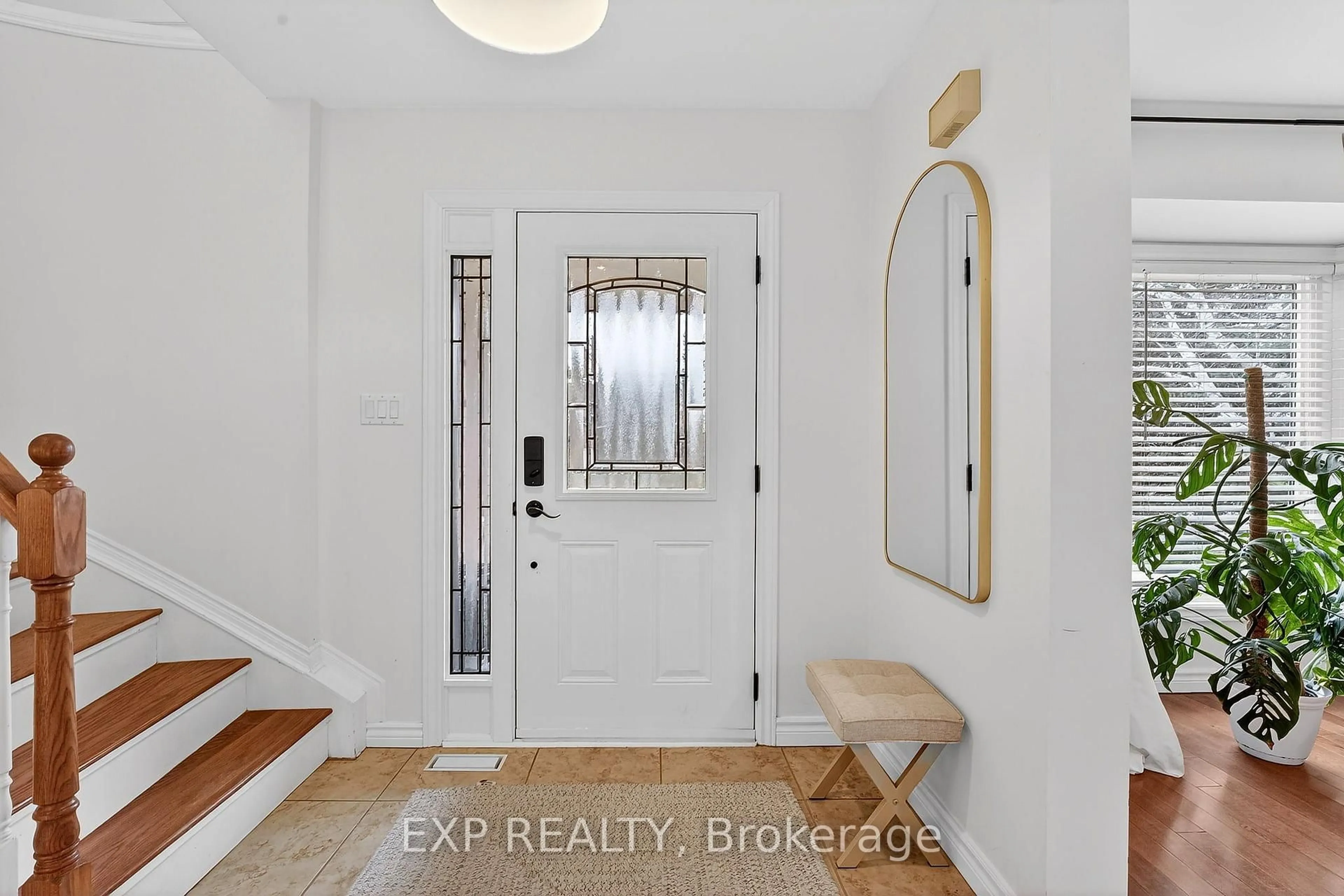 Indoor entryway for 28 Northwood Dr, Welland Ontario L3C 6R6