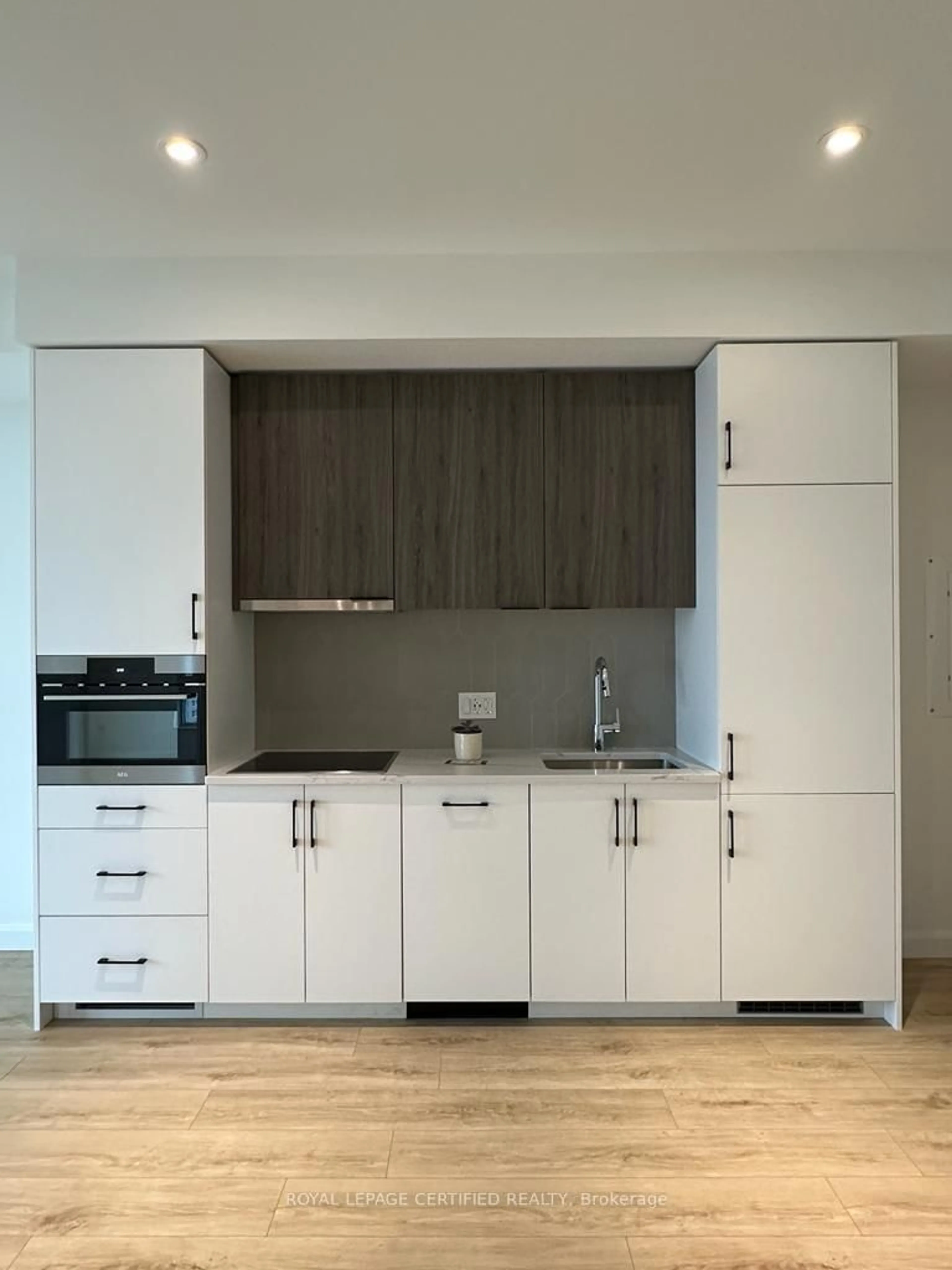 Unknown for 741 King St #903, Kitchener Ontario N2G 1E5