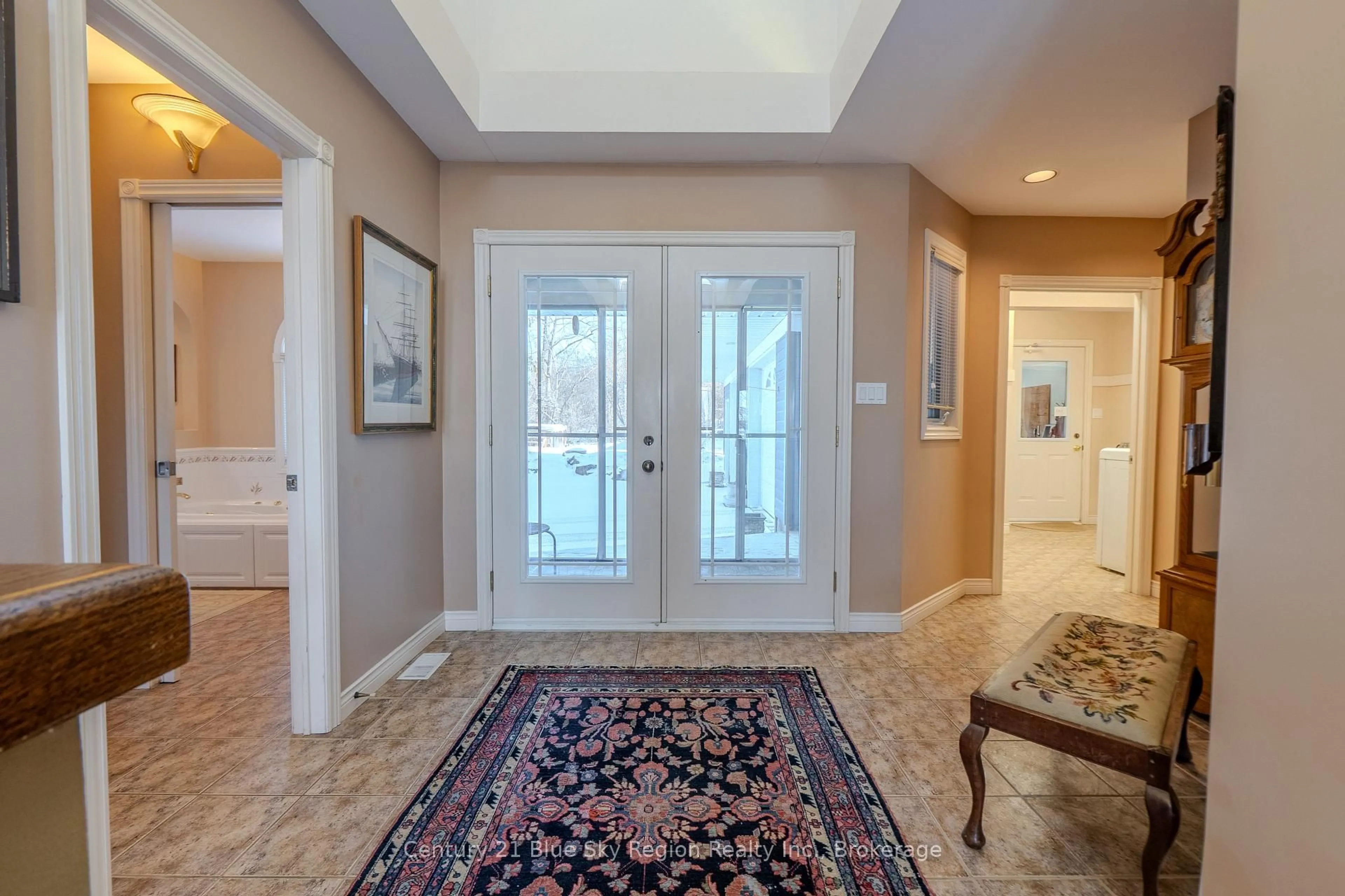 Indoor entryway for 422 Osprey Cres, Callander Ontario P0H 1H0