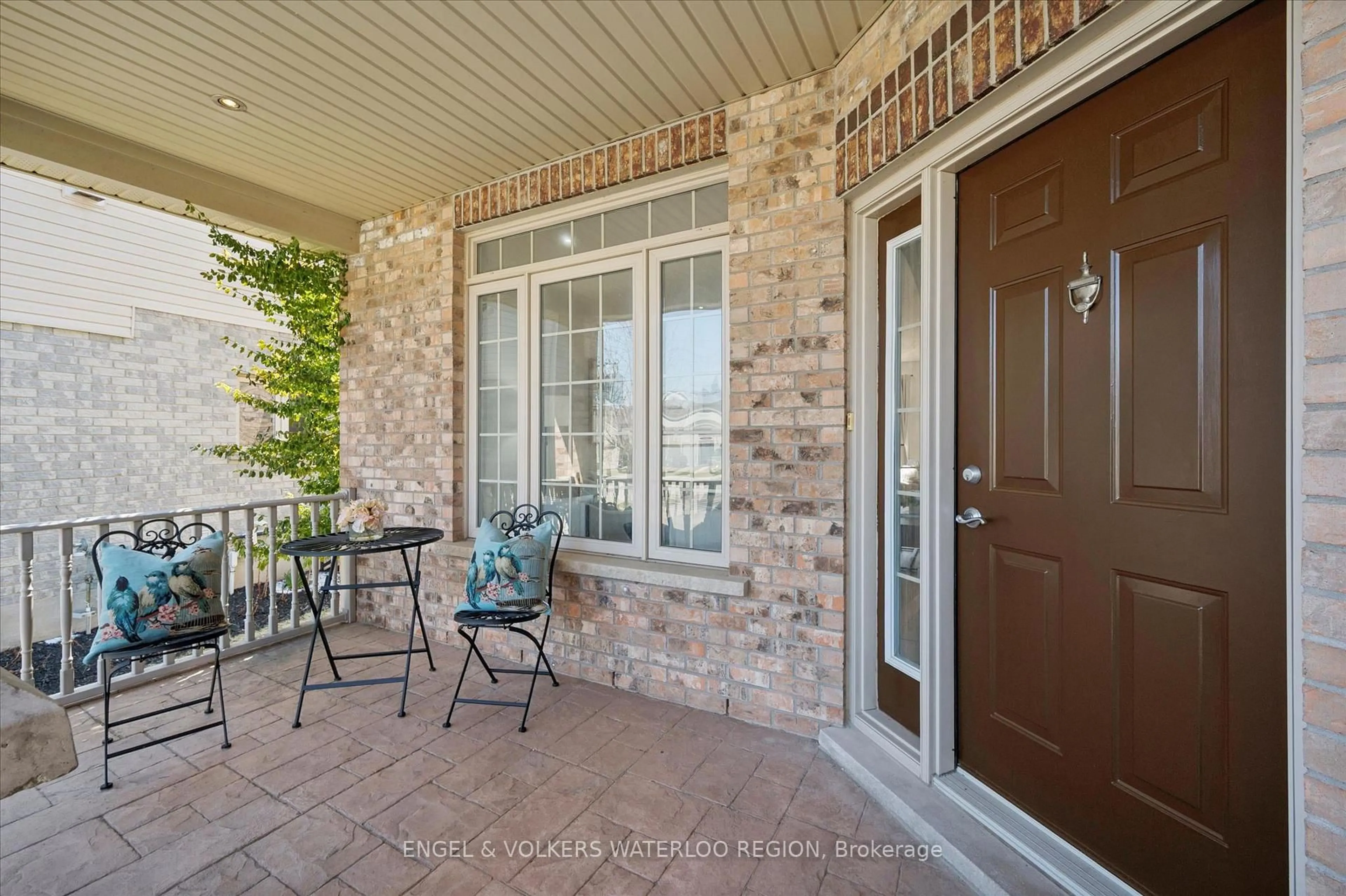 Indoor entryway for 419 Kelso Dr, Waterloo Ontario N2V 2S1