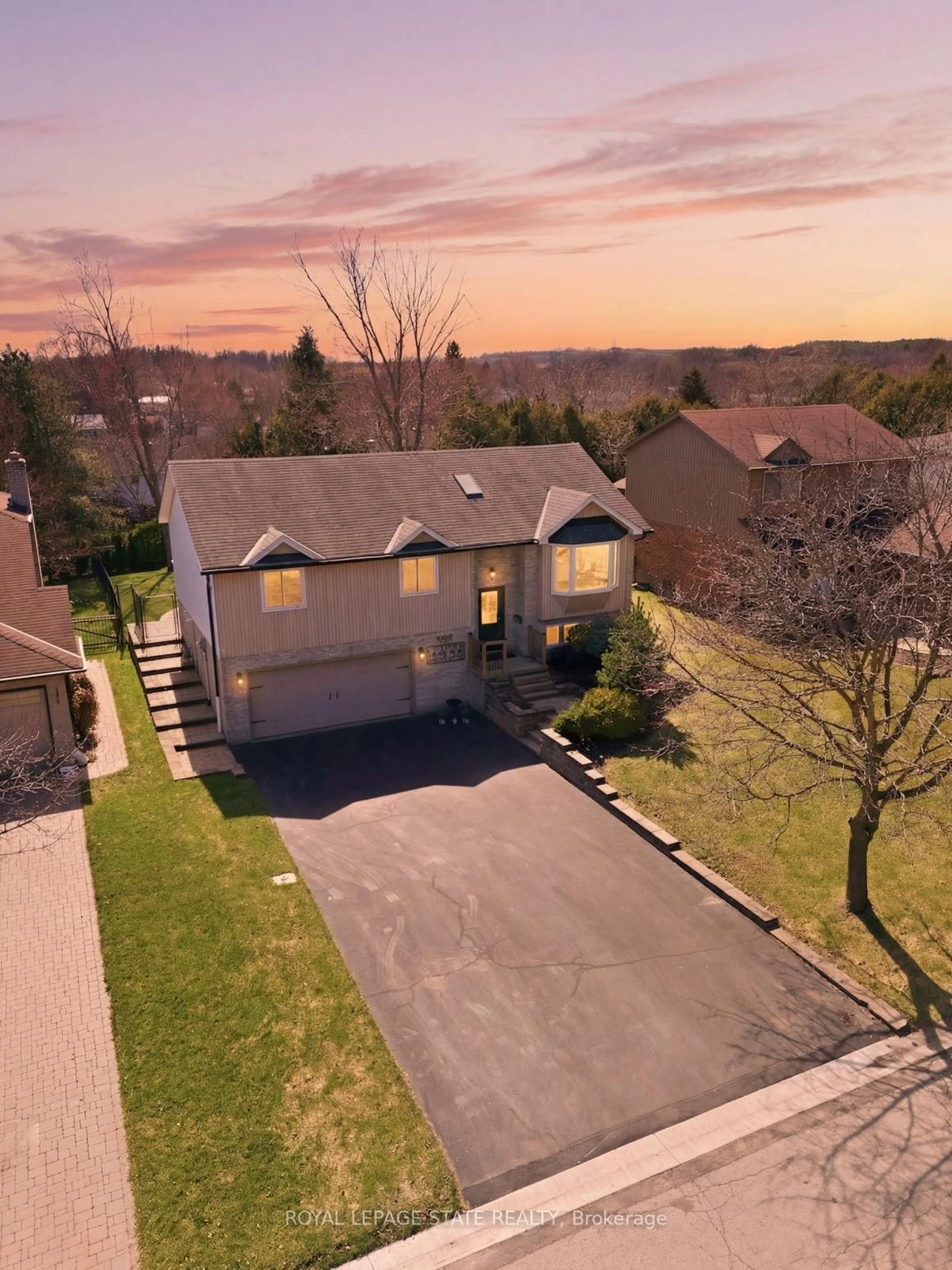 A pic from outside/outdoor area/front of a property/back of a property/a pic from drone, street for 303 Orkney St, Haldimand Ontario N3W 1A3