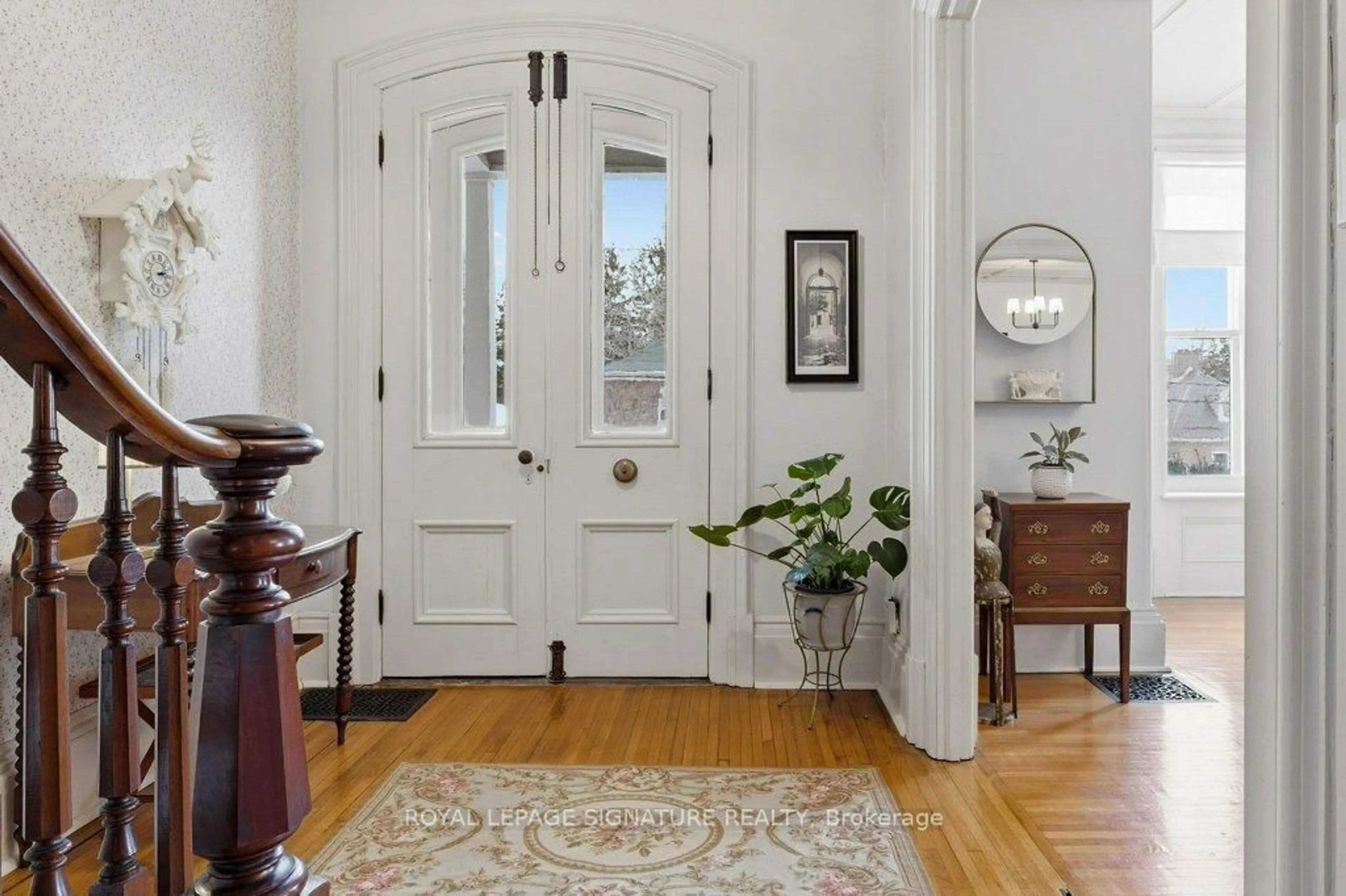 Indoor entryway for 172 Dundas St, Greater Napanee Ontario K7R 2A4