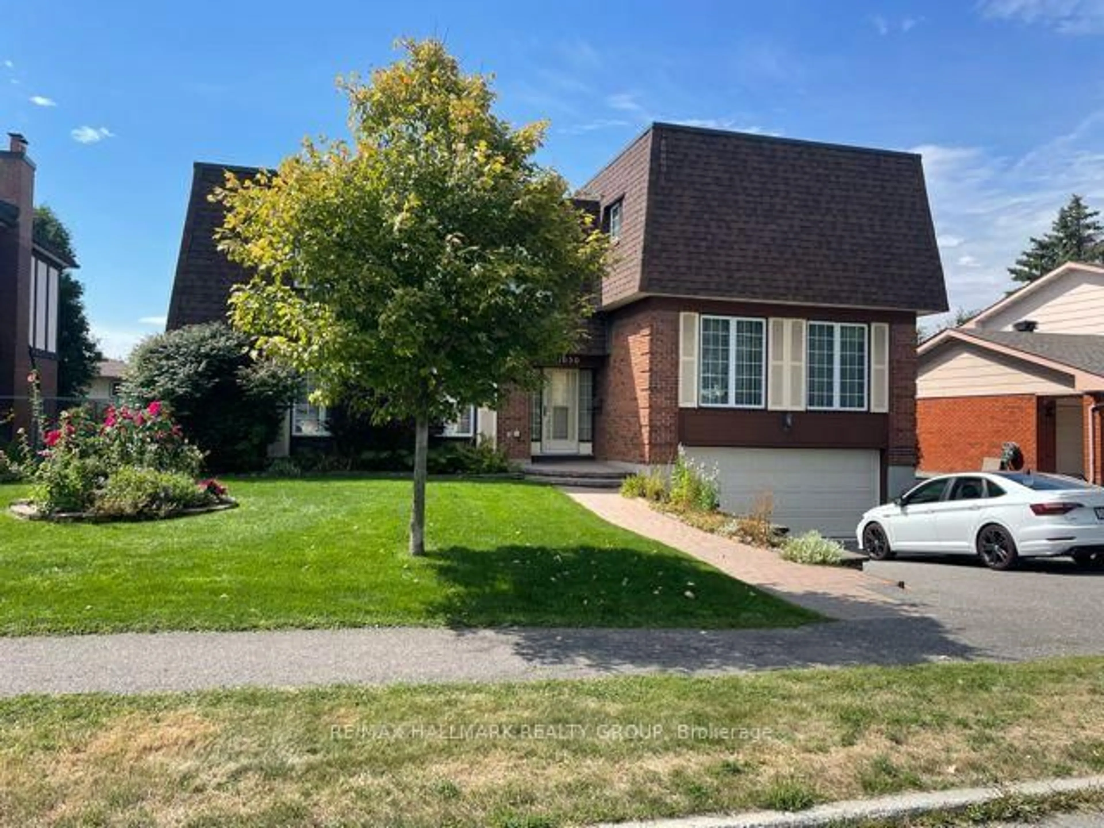 Home with brick exterior material, street for 1050 Plante Dr, Ottawa Ontario K1V 9E6