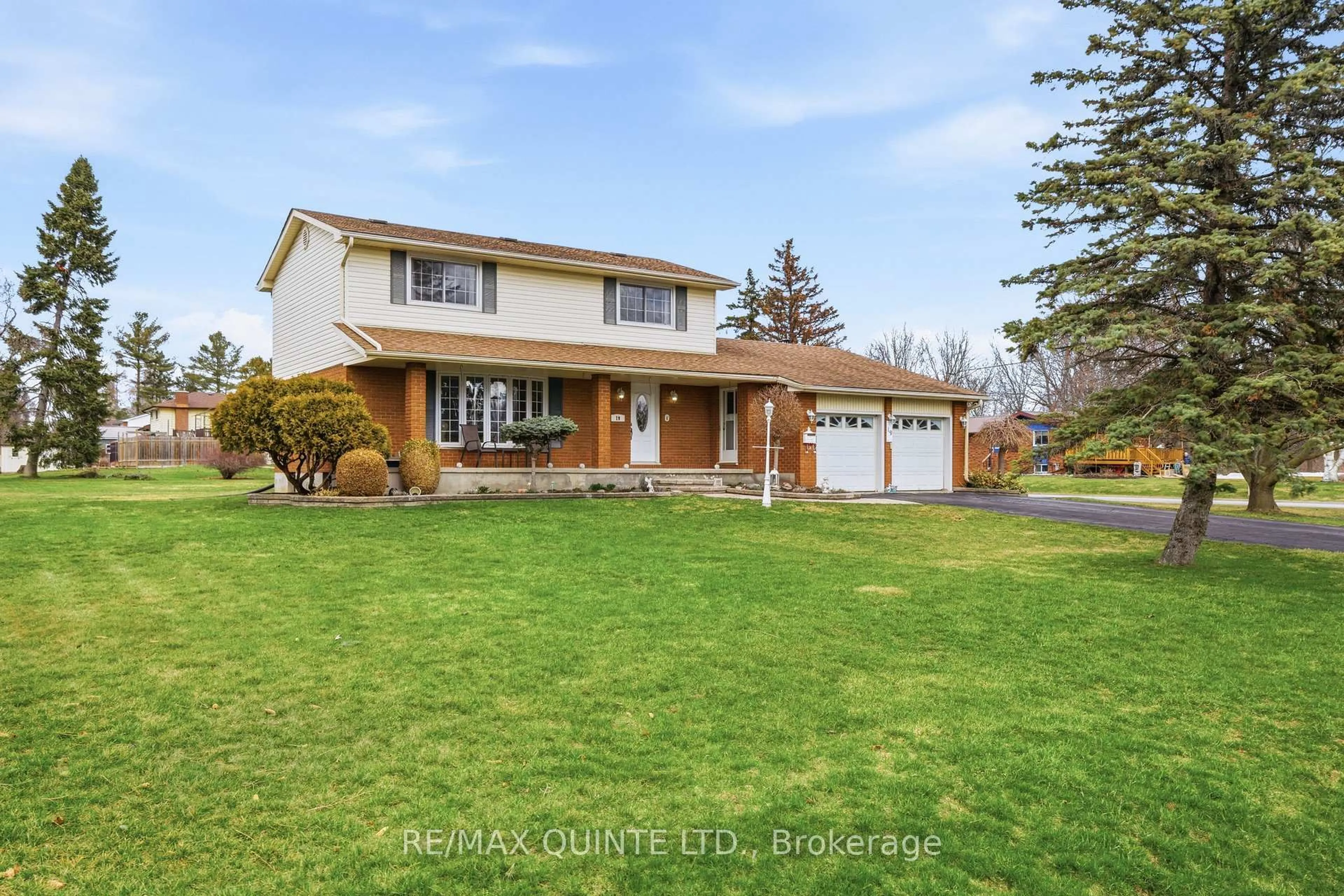 A pic from outside/outdoor area/front of a property/back of a property/a pic from drone, water/lake/river/ocean view for 19 Country Club Dr, Quinte West Ontario K8R 1B4