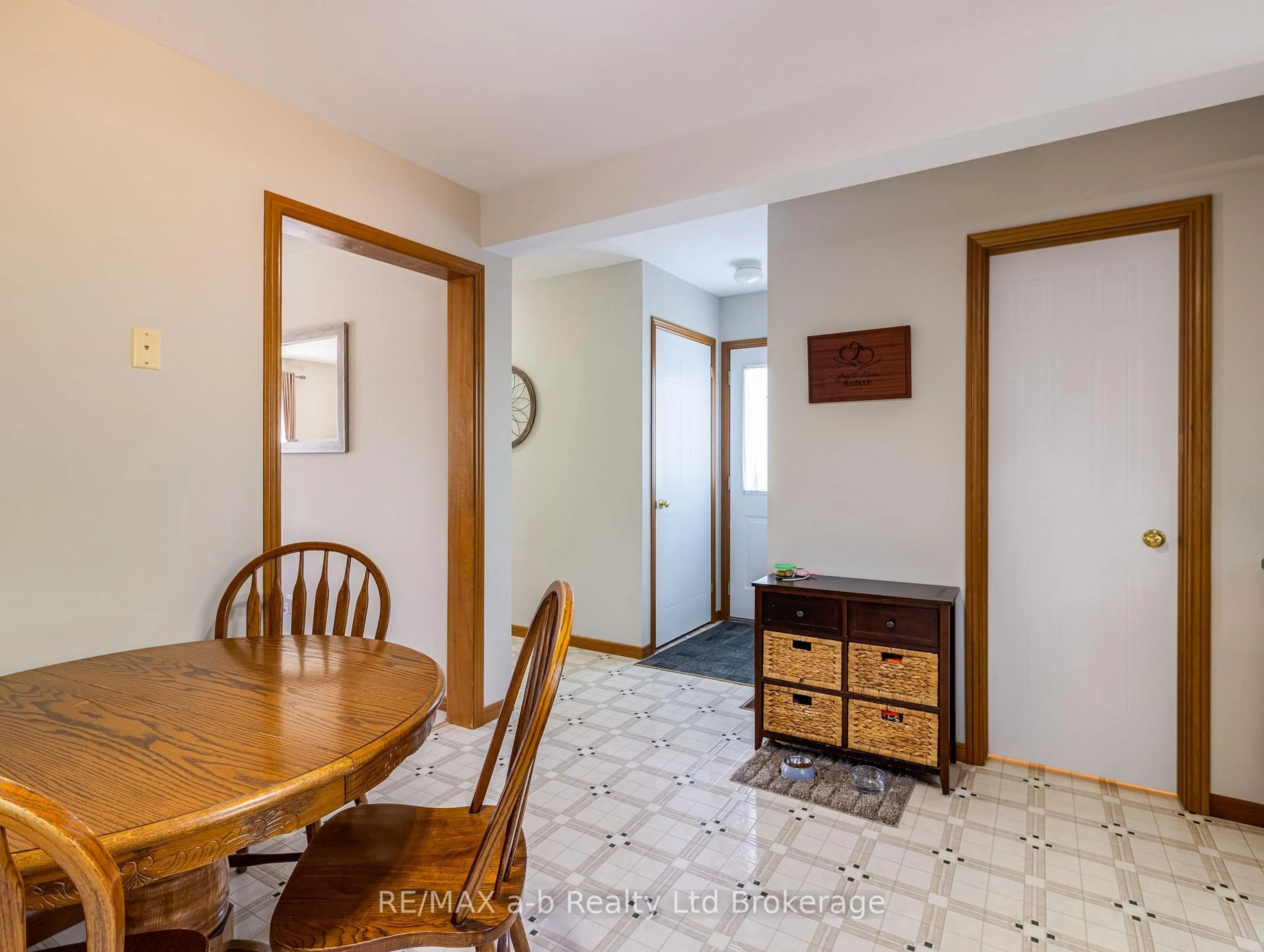 Dining room, unknown for 137 Whiting St, Ingersoll Ontario N5C 3B2