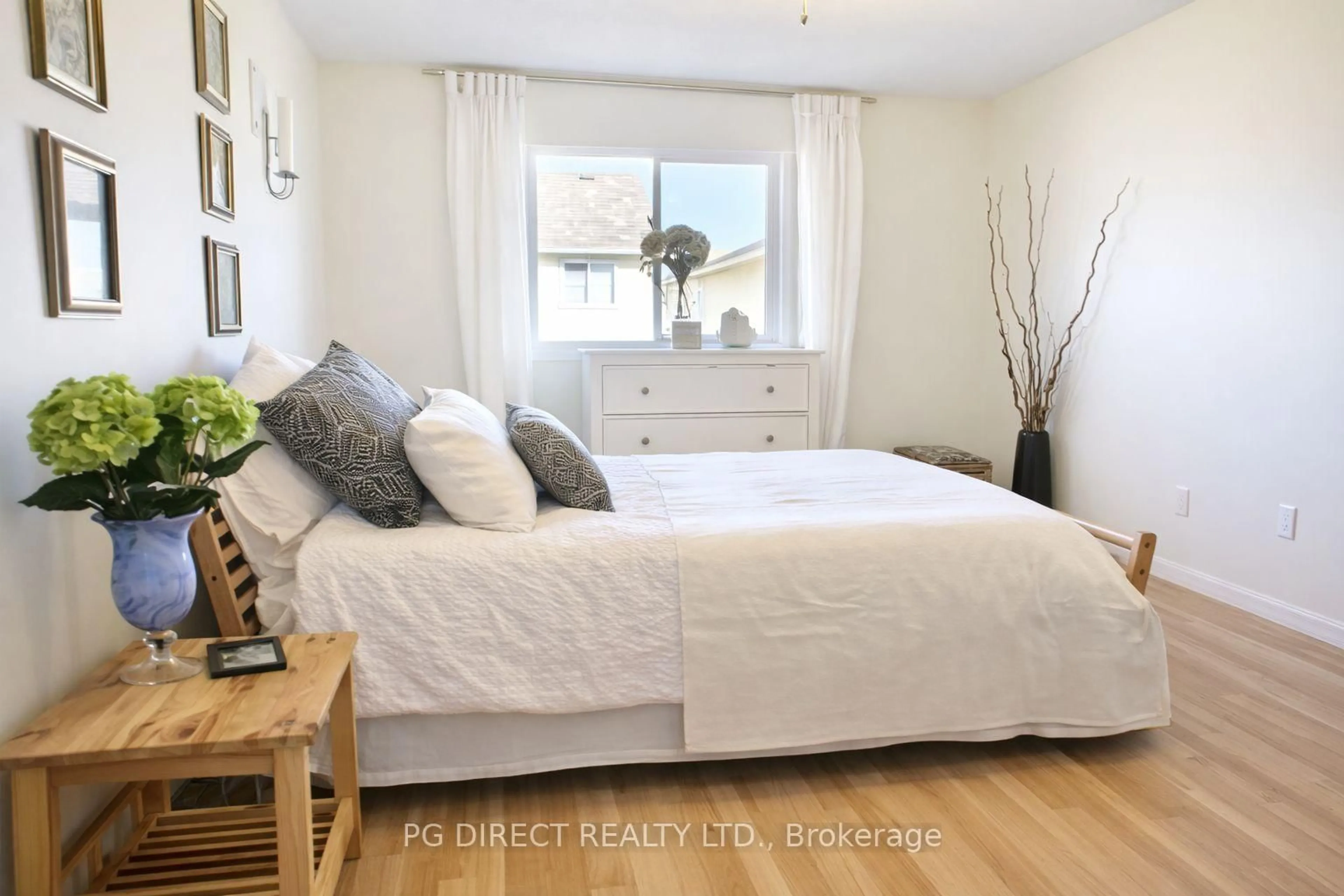 Bedroom with bed, wood/laminate floor for 100 Foxglove Cres, Kitchener Ontario N2E 3Y9