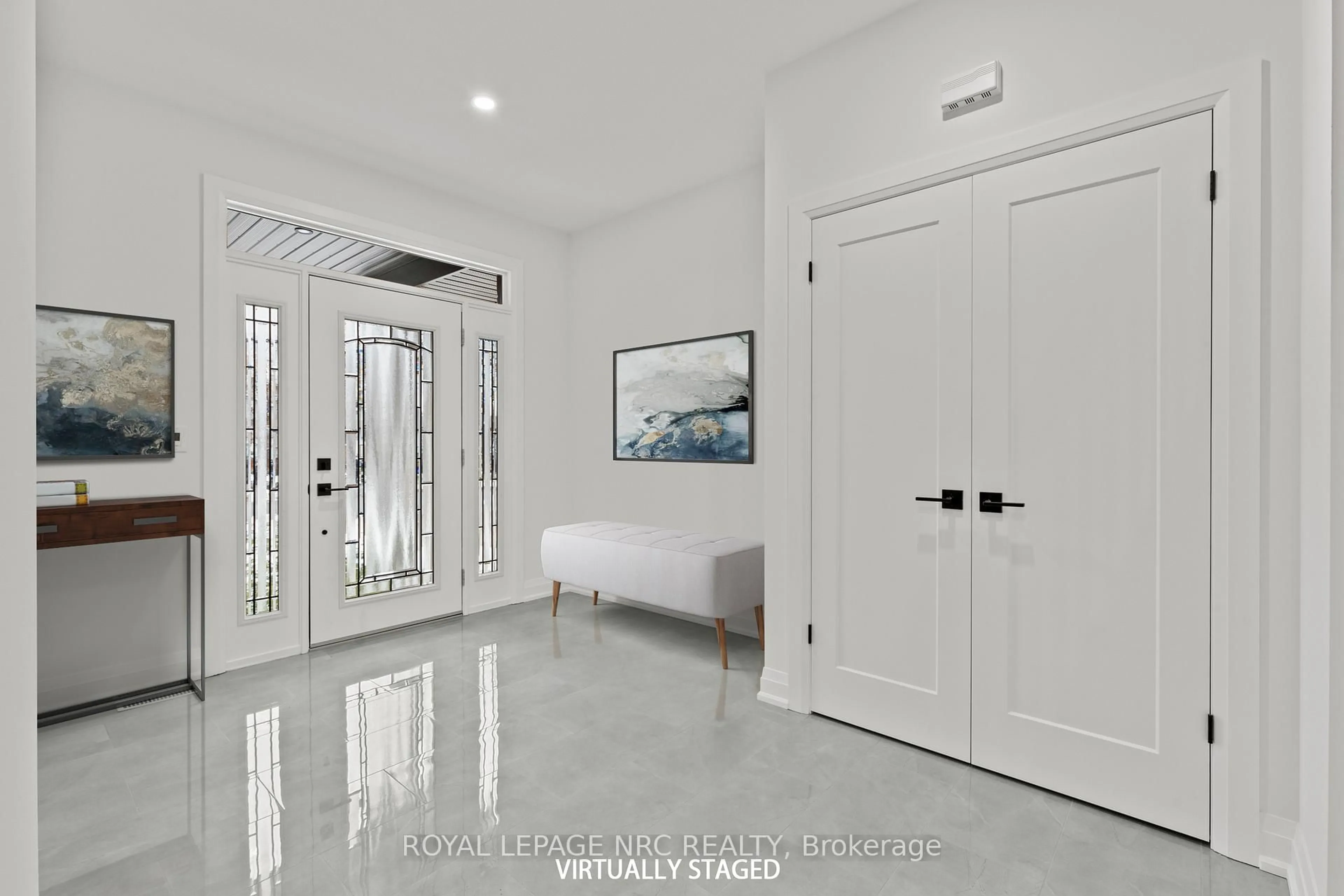 Indoor entryway for 4705 Lee Ave, Niagara Falls Ontario L2H 1M7