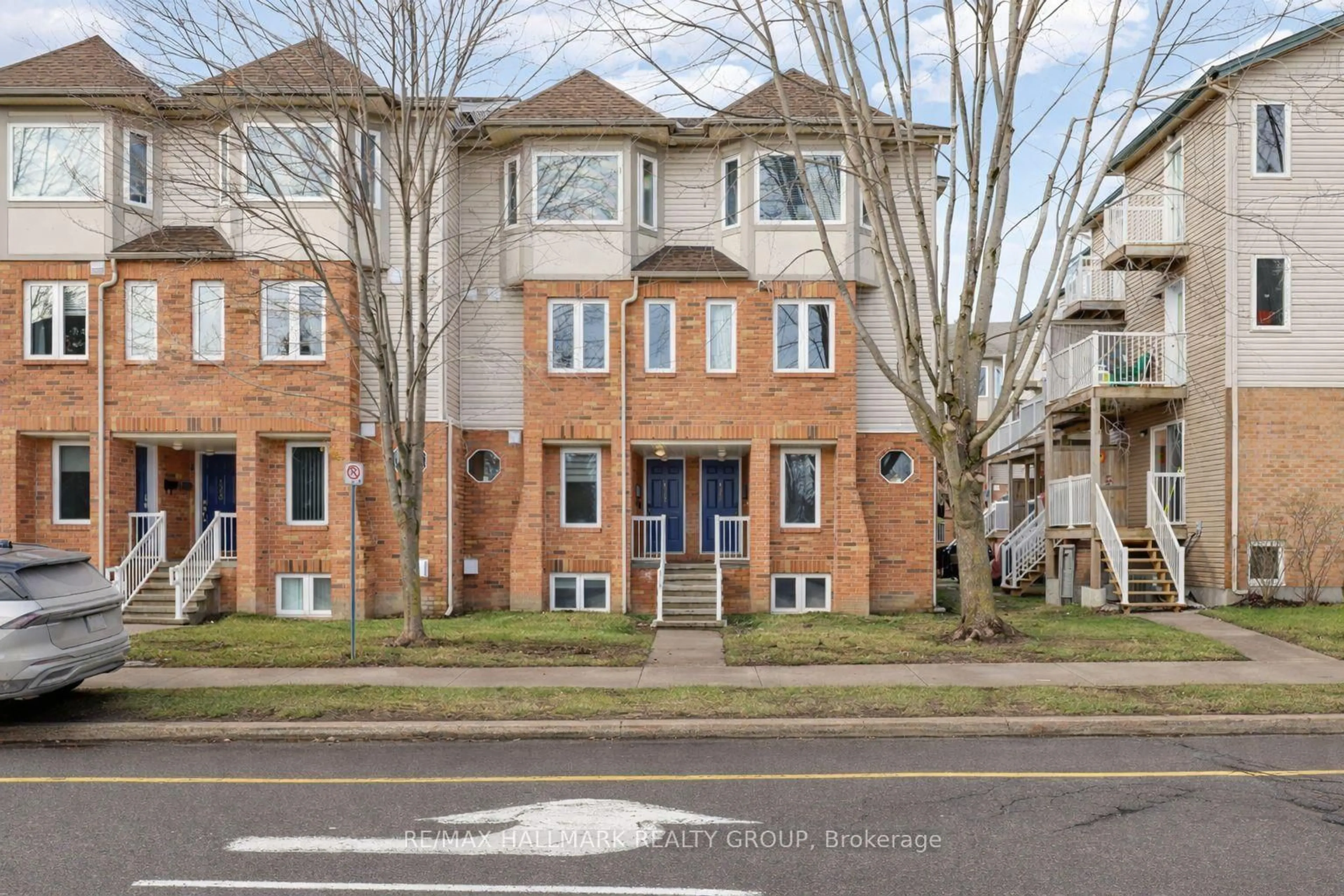 Home with brick exterior material, street for 1344 Guthrie St, Ottawa Ontario K2H 1G8