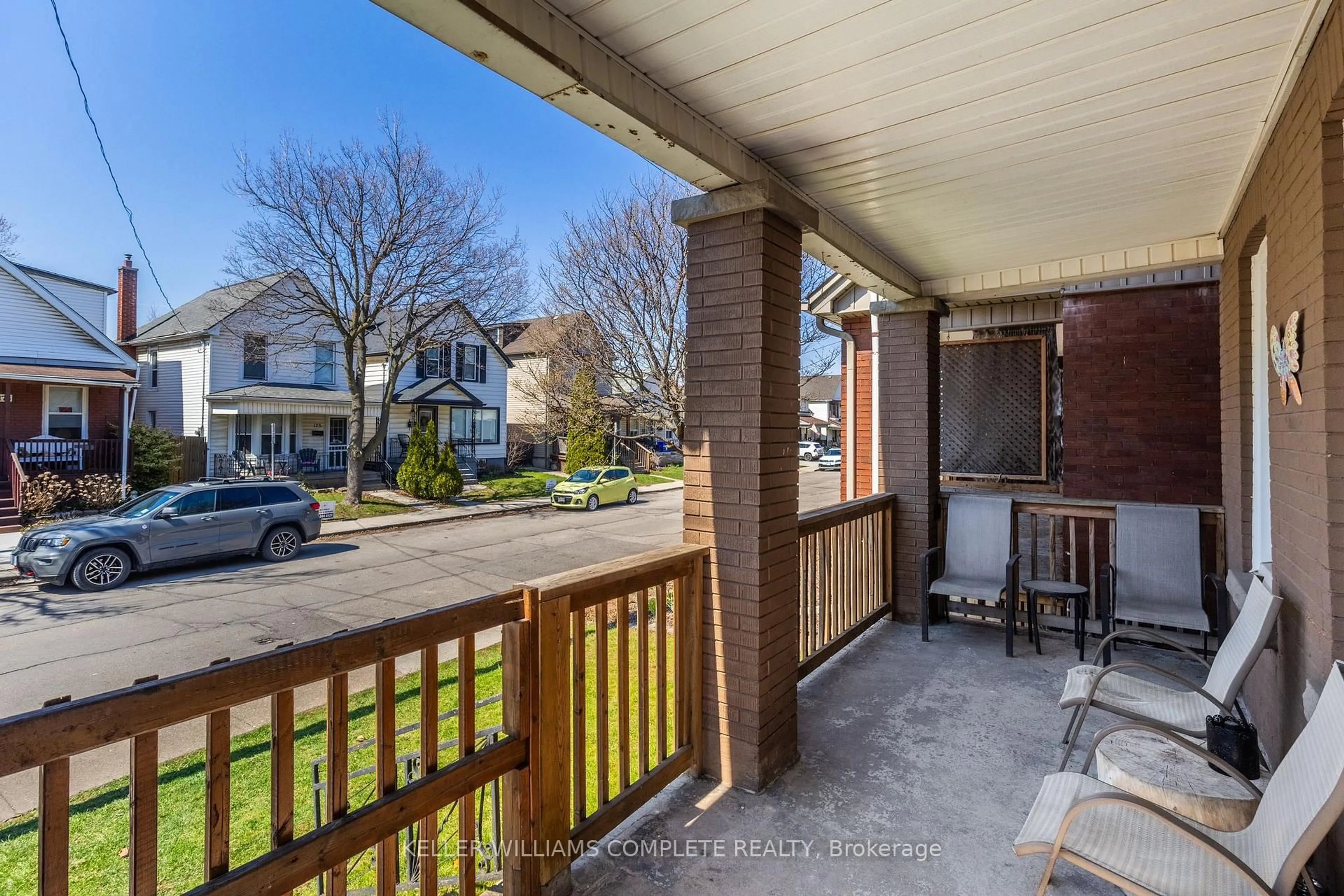 Patio, street for 174 Rosslyn Ave, Hamilton Ontario L8L 7P7