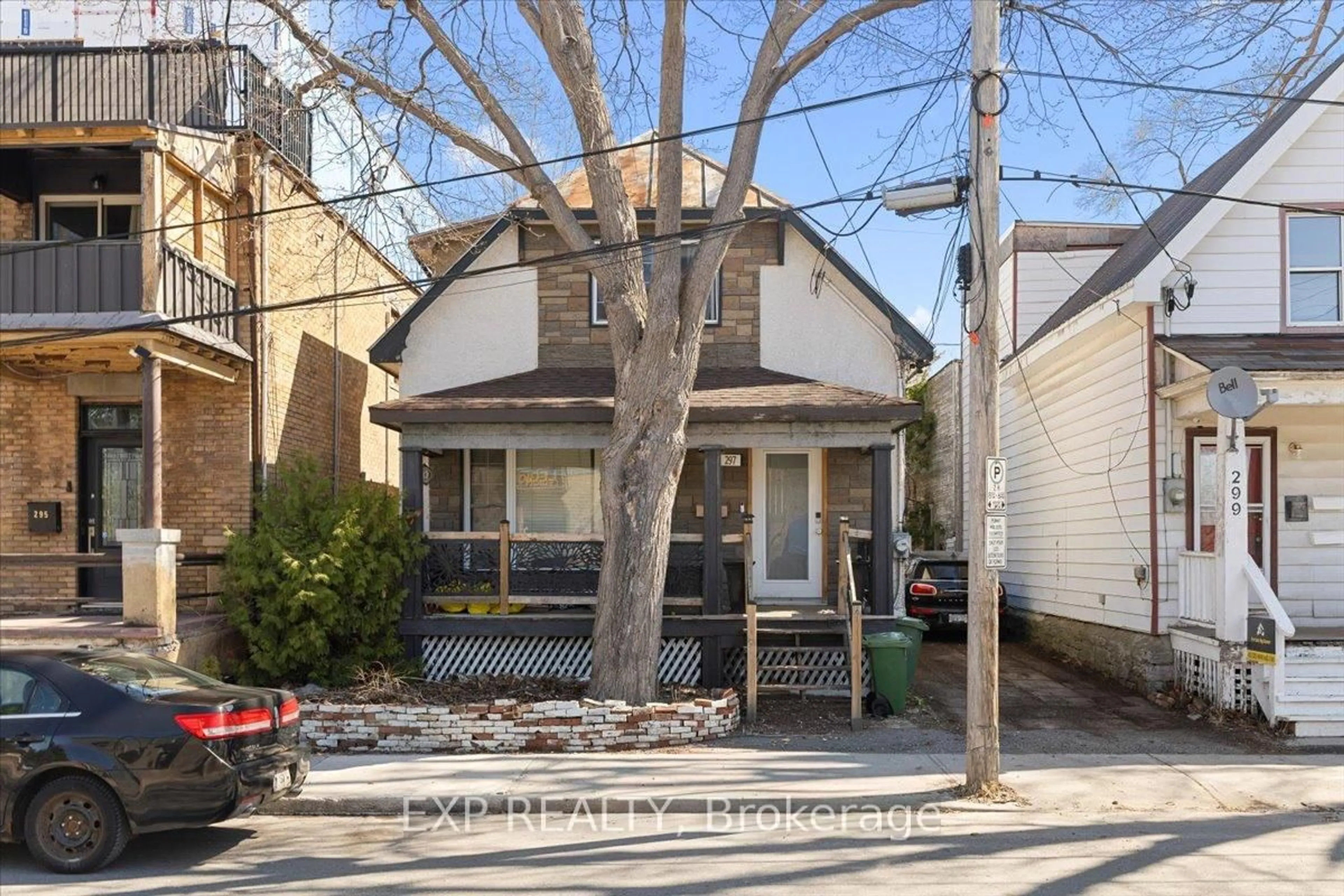 Patio, street for 297 Cyr Ave, Ottawa Ontario K1L 7N6