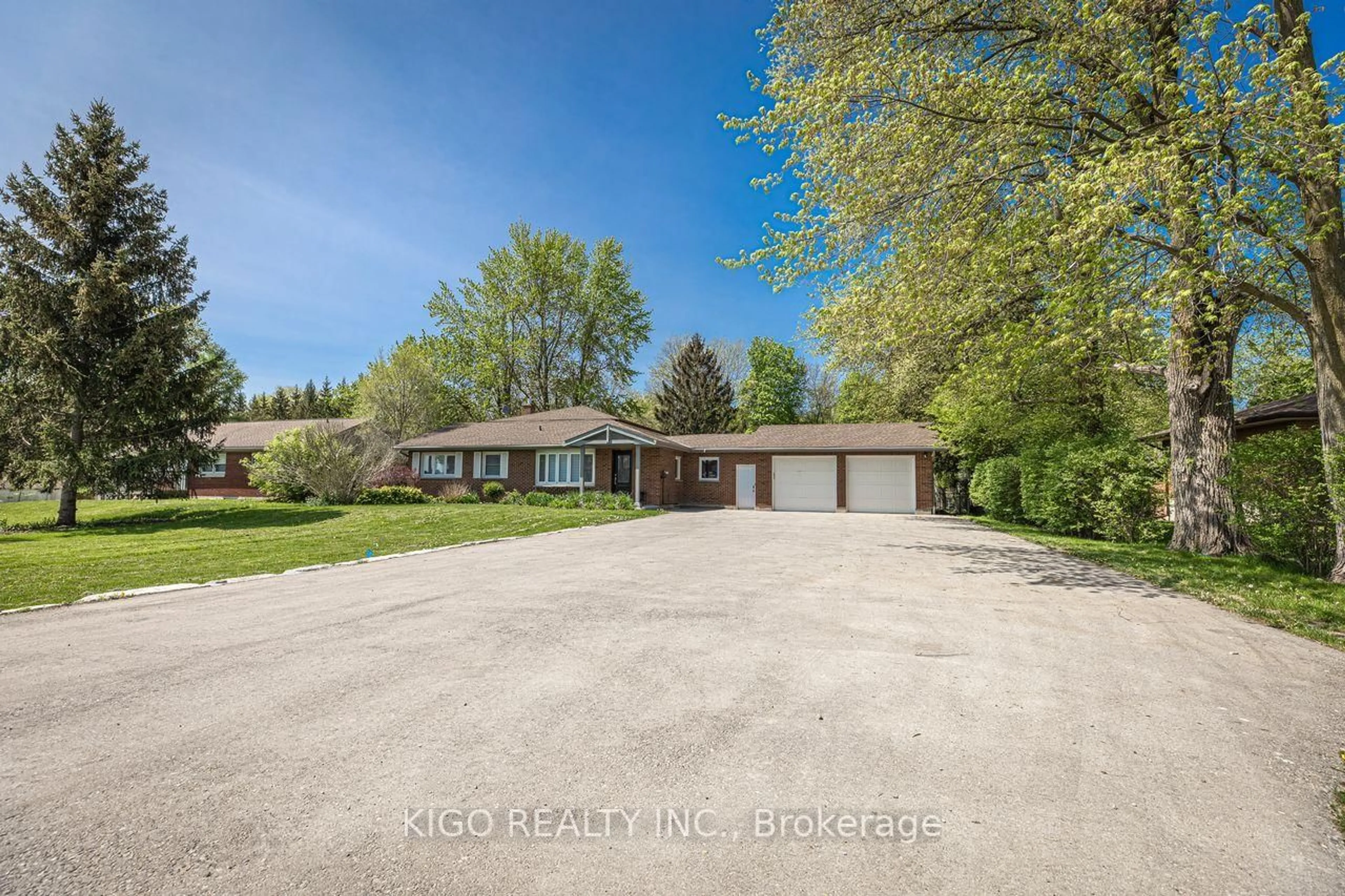 A pic from outside/outdoor area/front of a property/back of a property/a pic from drone, street for 2320 HYDE PARK Rd, London North Ontario N6H 5K2