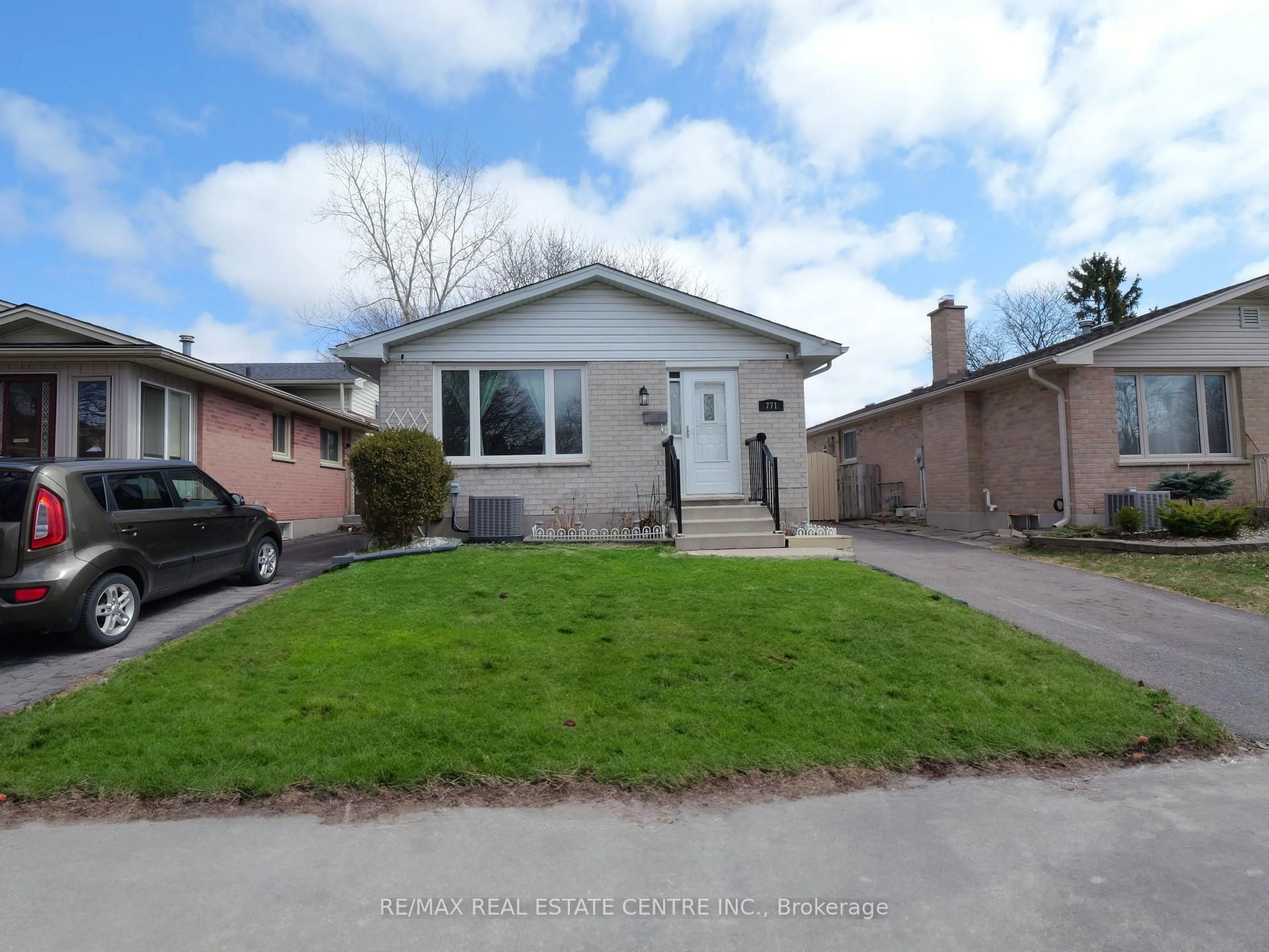 Home with vinyl exterior material, street for 771 Monsarrat Ave, London East Ontario N5Y 4Y3