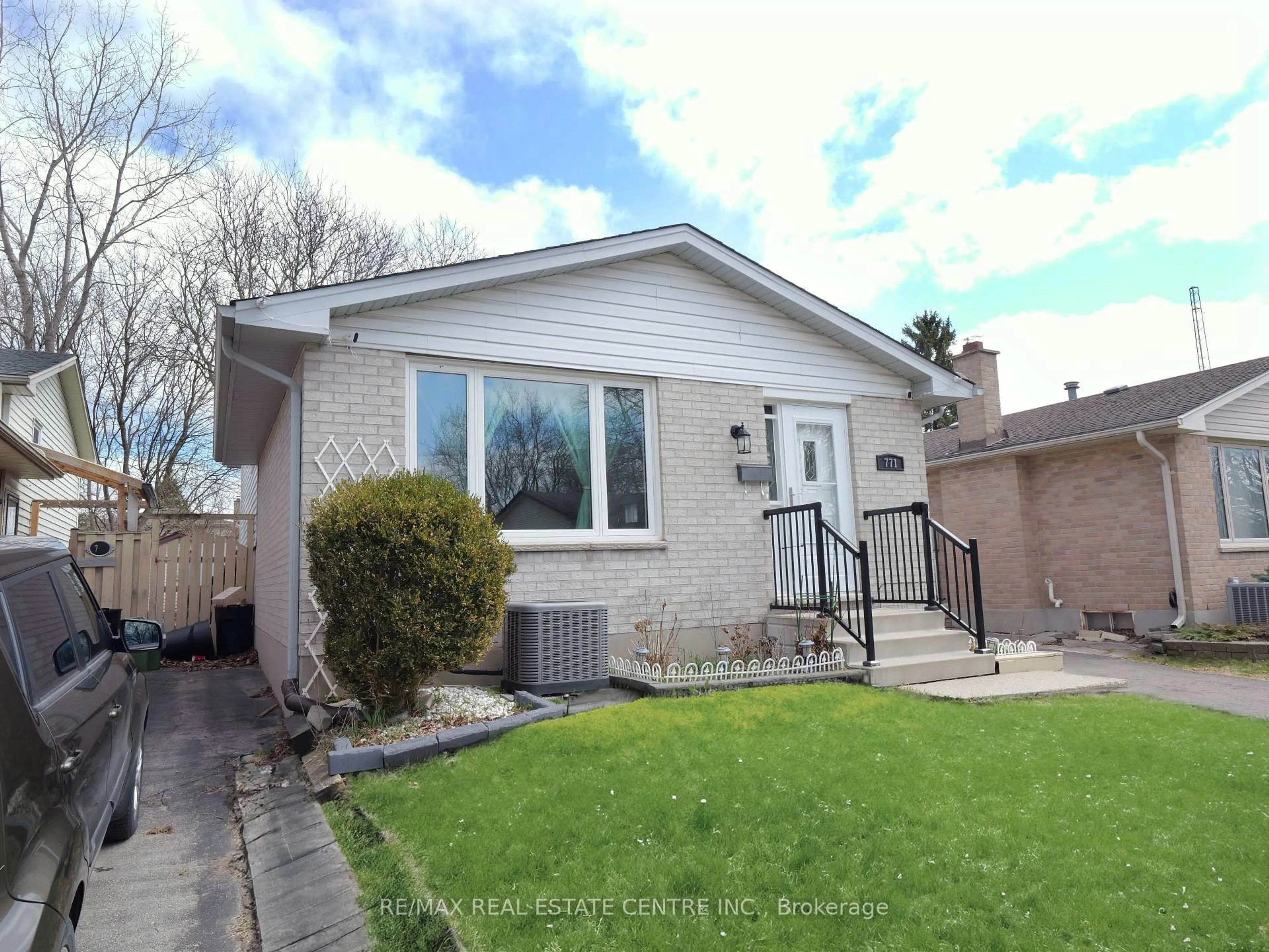 Unknown for 771 Monsarrat Ave, London East Ontario N5Y 4Y3