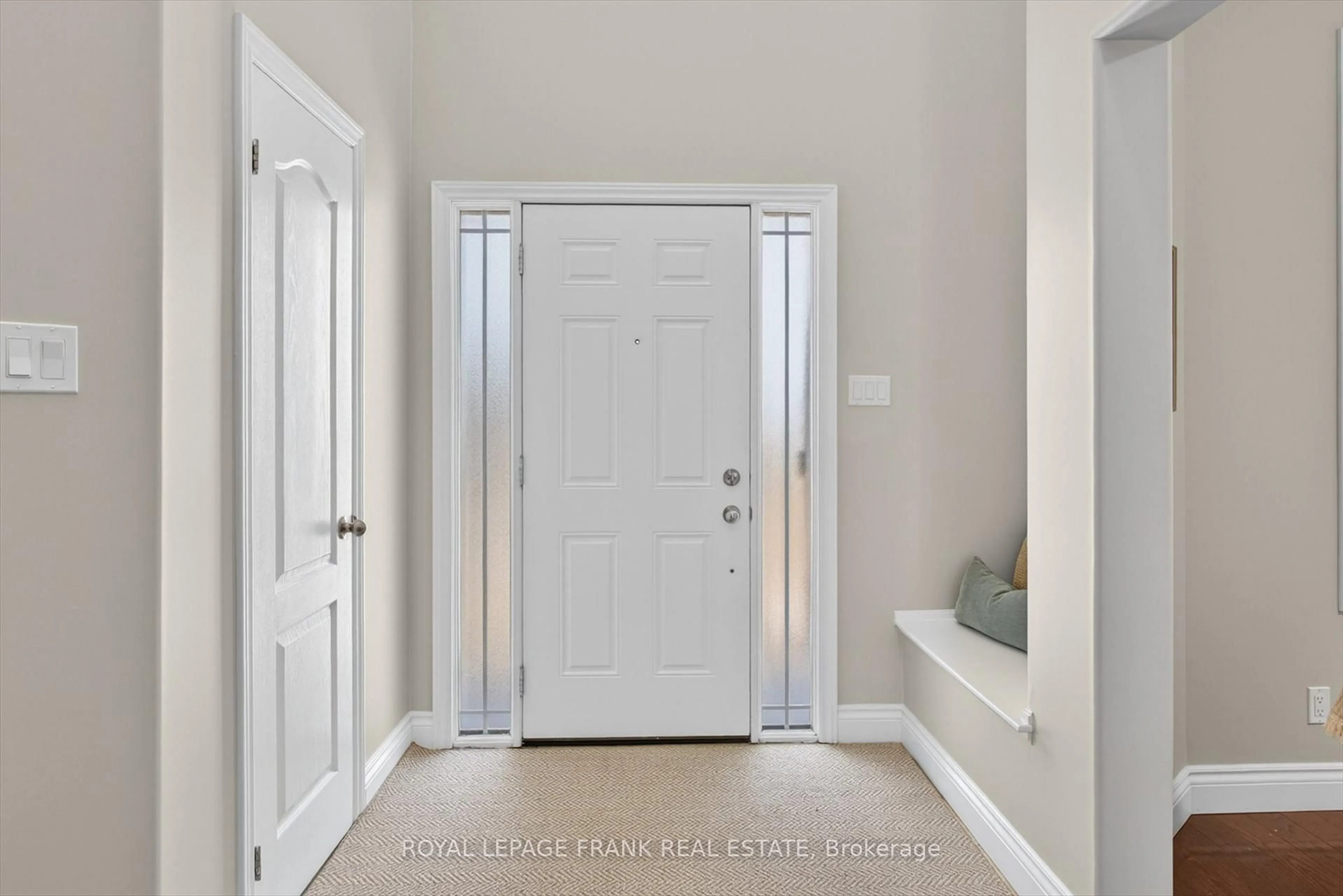 Indoor entryway for 1504 Ireland Dr, Peterborough Ontario K9K 2T2