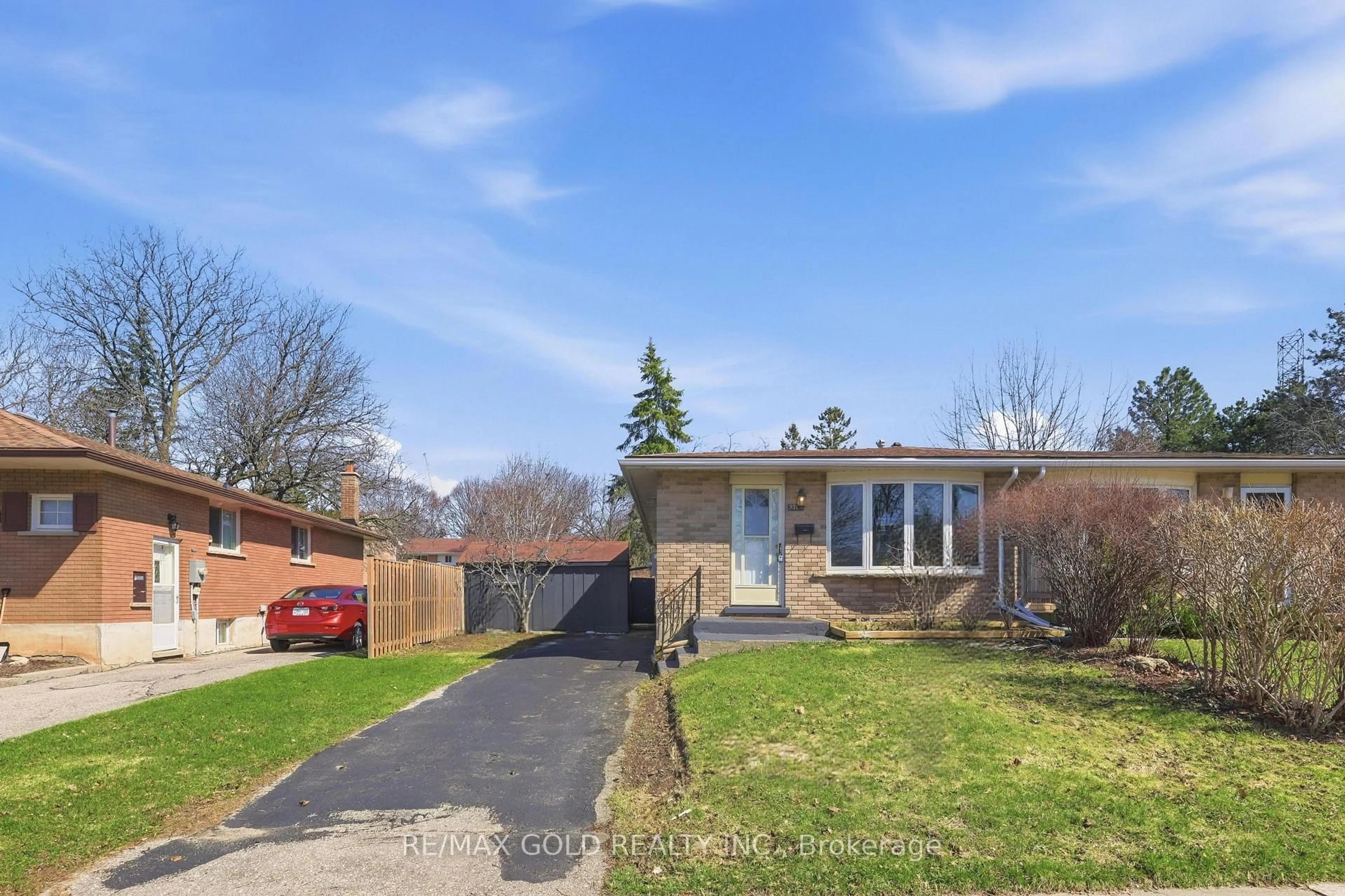 A pic from outside/outdoor area/front of a property/back of a property/a pic from drone, street for 231A Cedarbrae Ave, Waterloo Ontario N2L 4S6