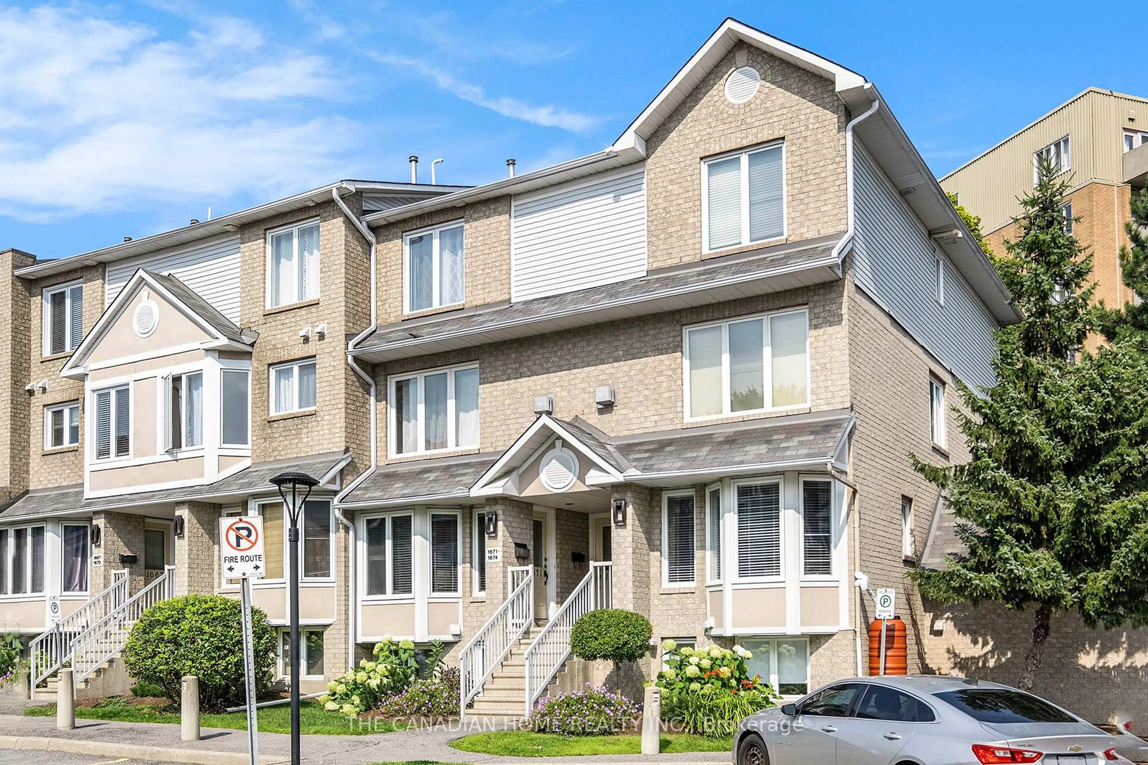 Home with vinyl exterior material, street for 1672 Locksley Lane, Ottawa Ontario K1J 1B6