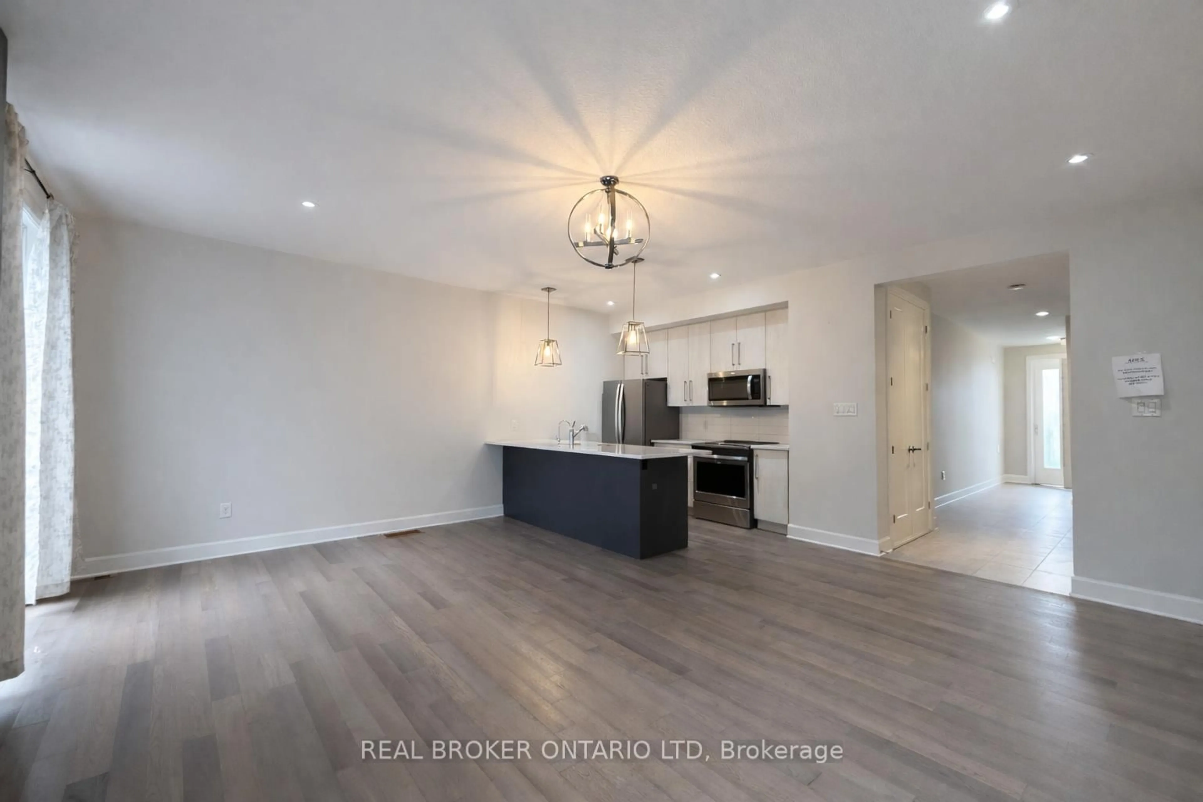 Open concept kitchen, wood/laminate floor for 499 Sophia Cres #32, London North Ontario N6G 0X9