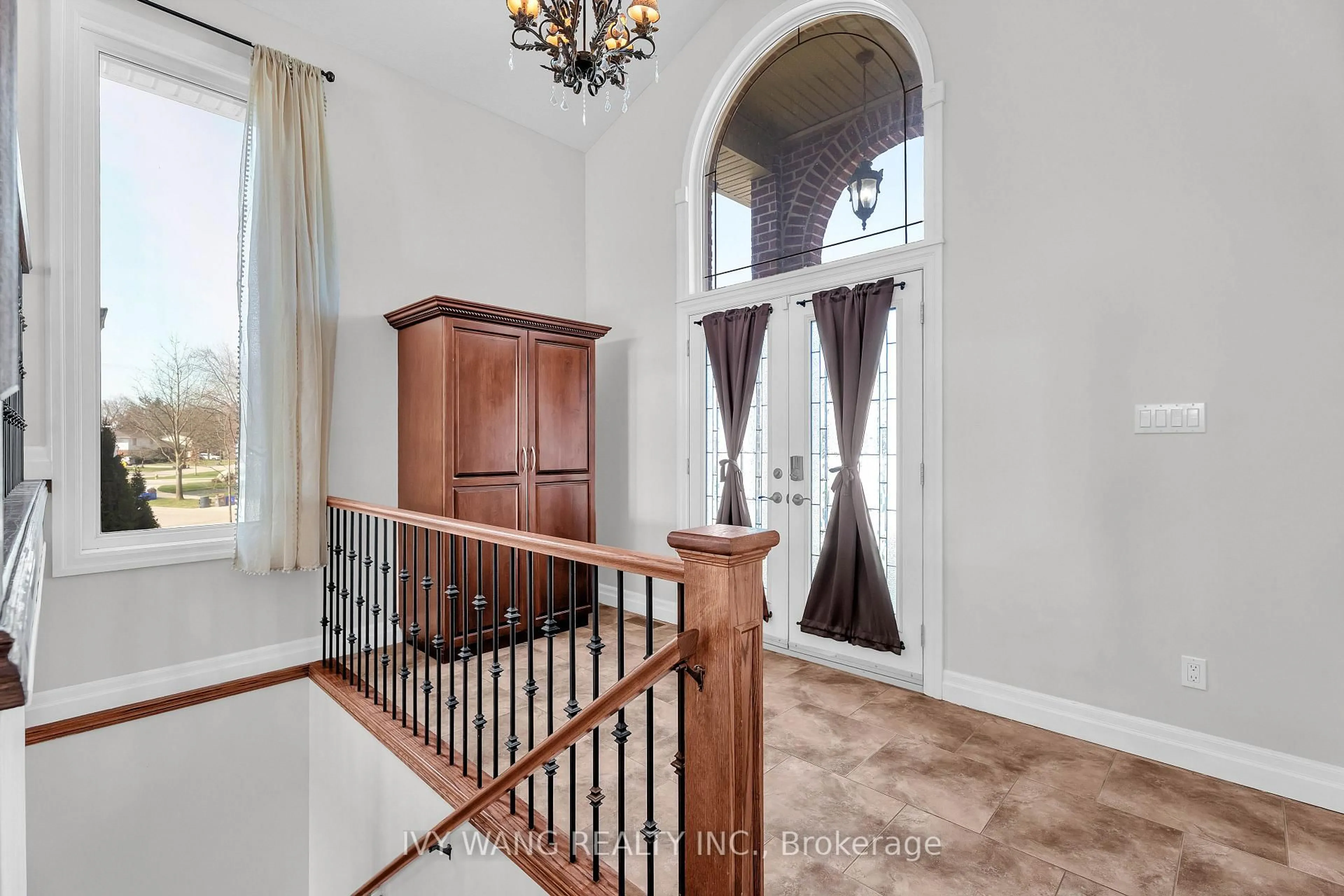 Indoor entryway for 6675 Beattie St, London South Ontario N6P 1T6