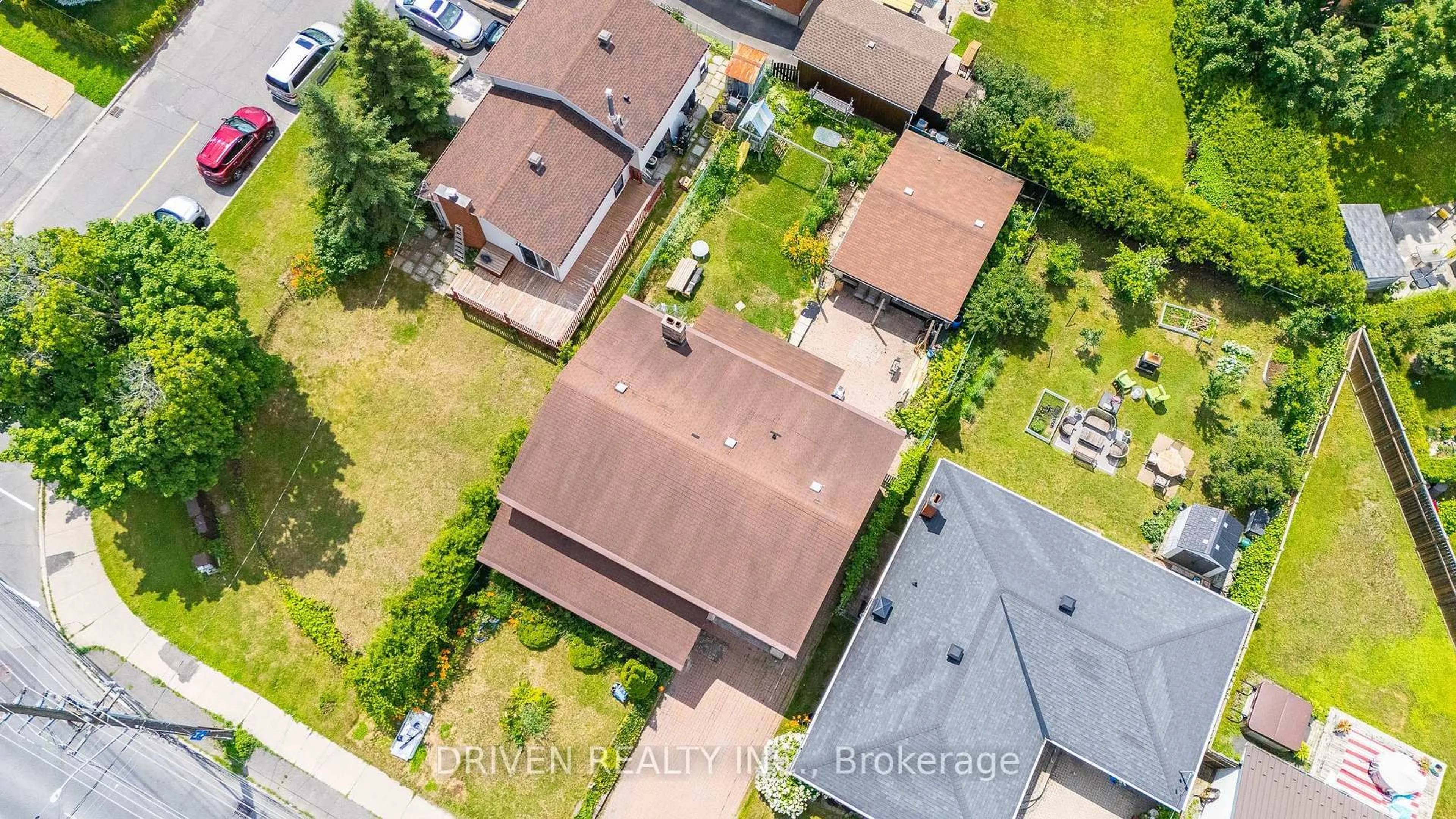 A pic from outside/outdoor area/front of a property/back of a property/a pic from drone, street for 876 Pinecrest Rd, Ottawa Ontario K2B 6B2