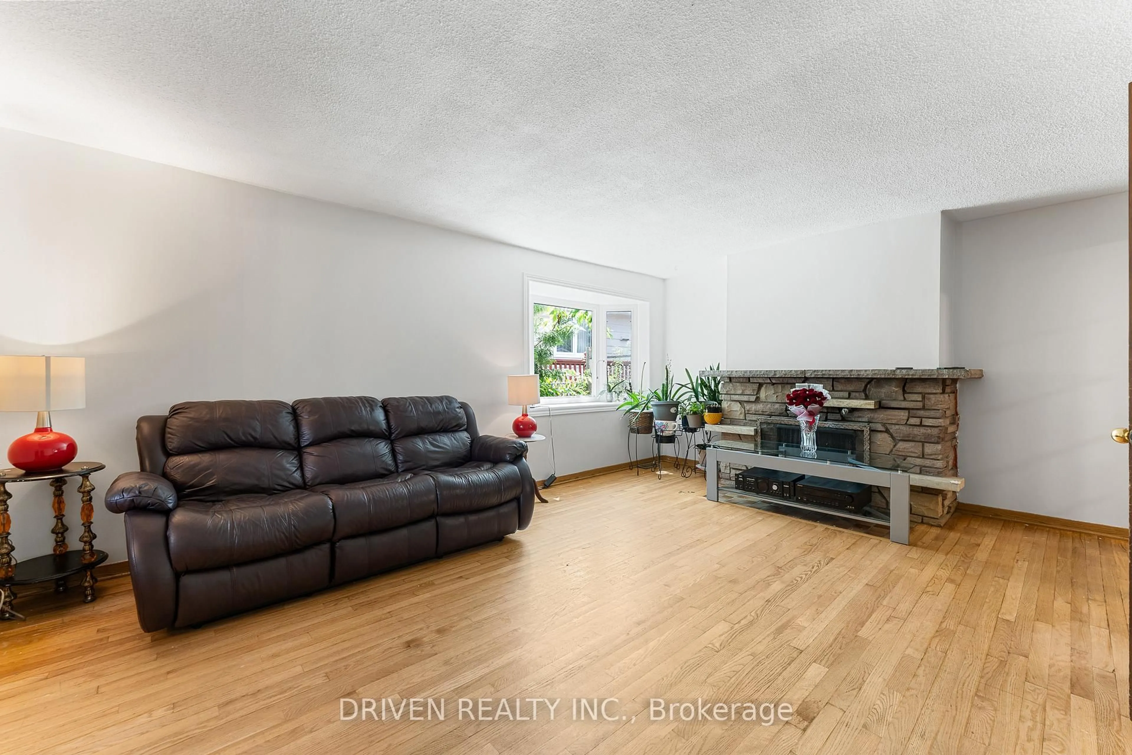 Living room with furniture, unknown for 876 Pinecrest Rd, Ottawa Ontario K2B 6B2