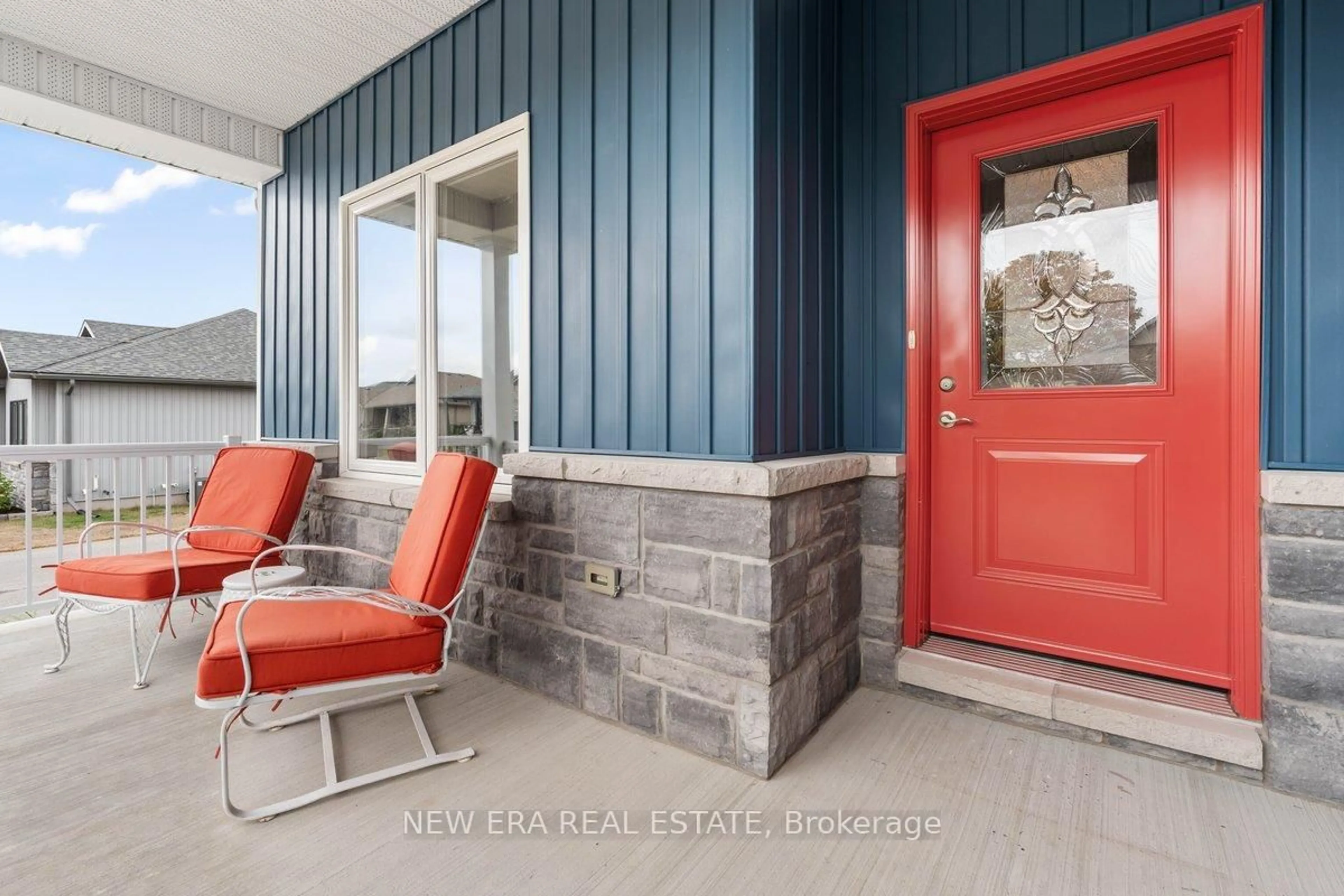 Indoor entryway for 17 Dorchester Dr, Prince Edward County Ontario K0K 3L0