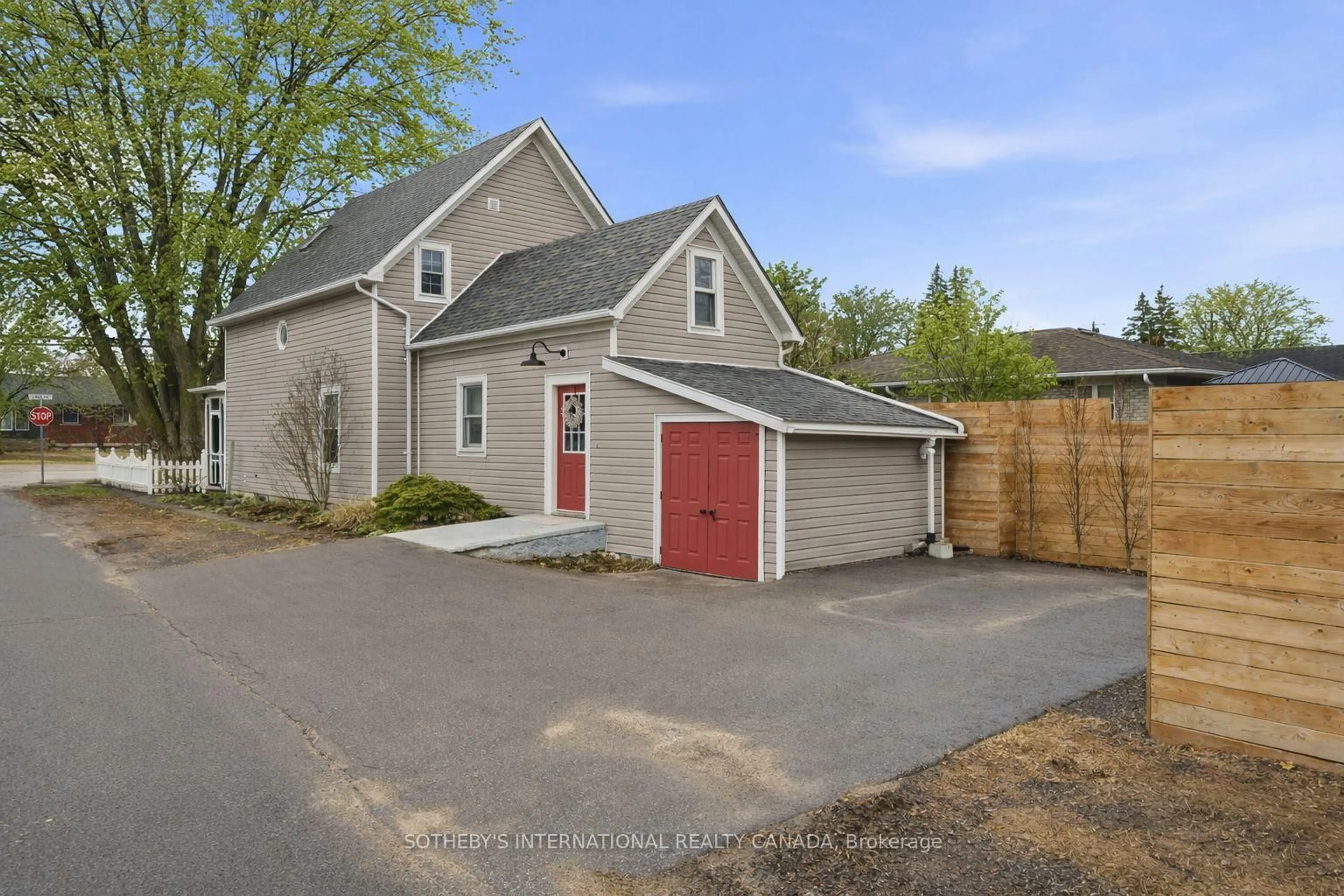 Unknown for 35 Lake St, Prince Edward County Ontario K0K 2T0