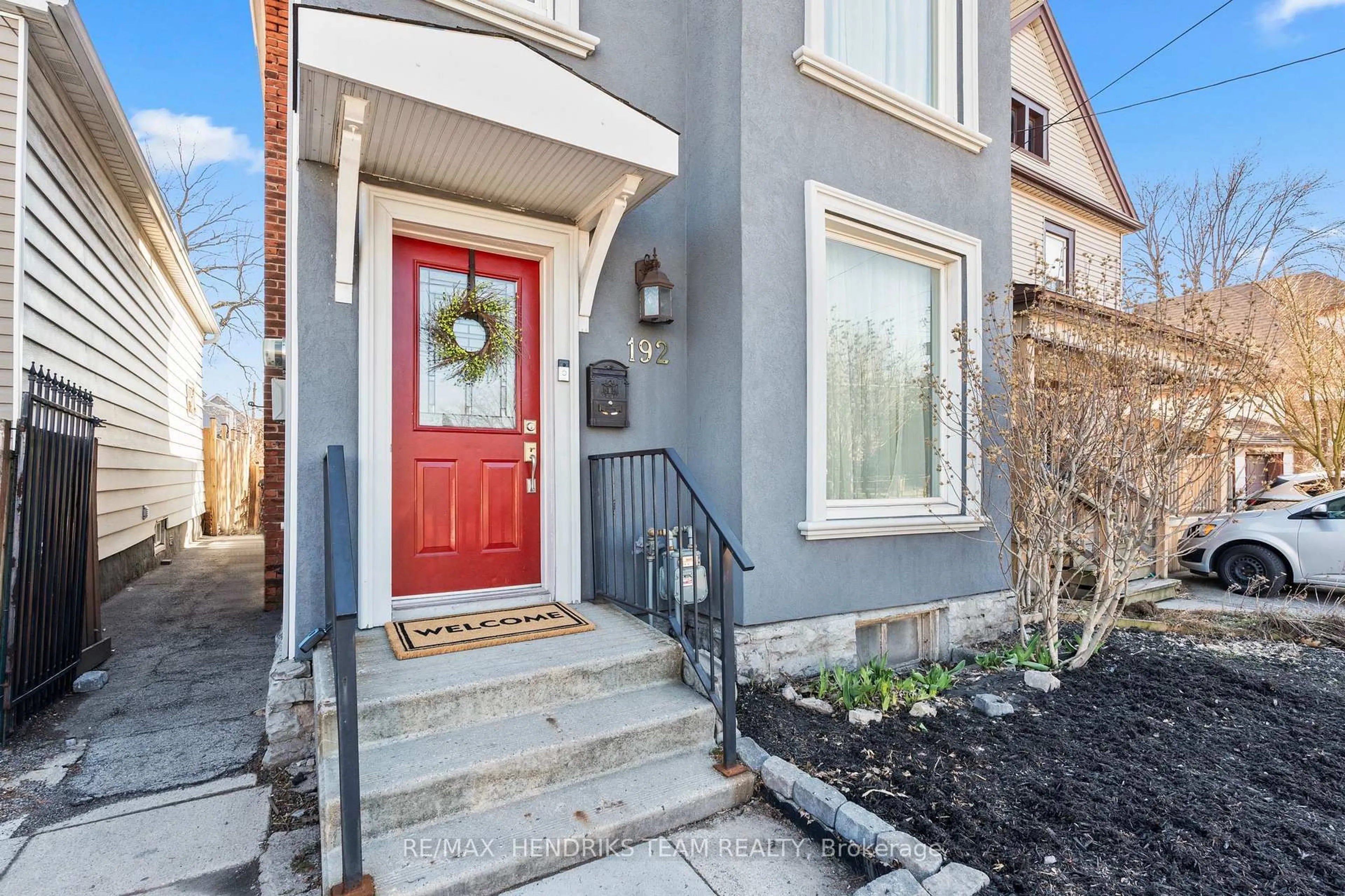Indoor entryway for 192 Wood St, Hamilton Ontario L8L 3Z1