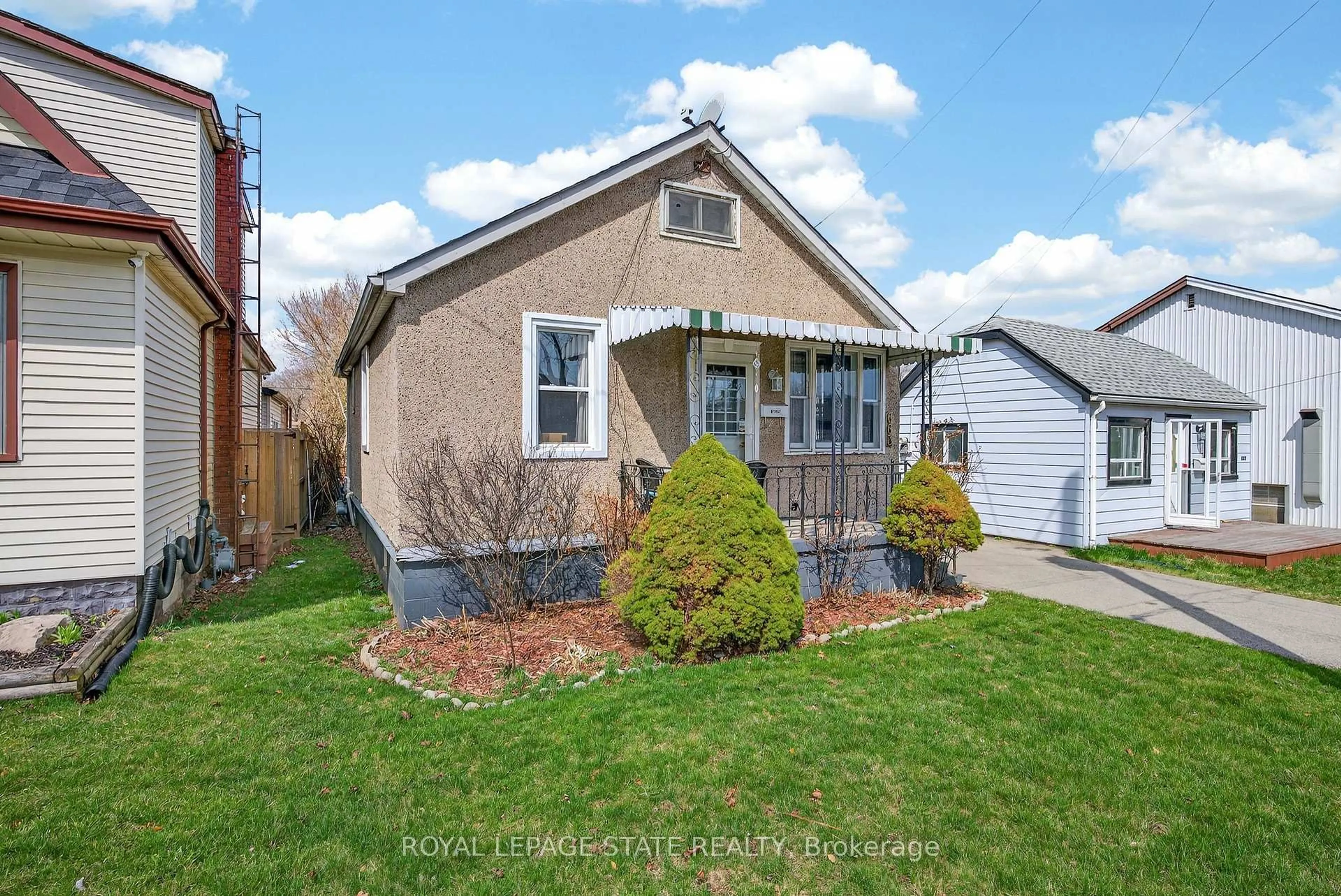 Home with vinyl exterior material, street for 663 Tate Ave, Hamilton Ontario L8H 6L5