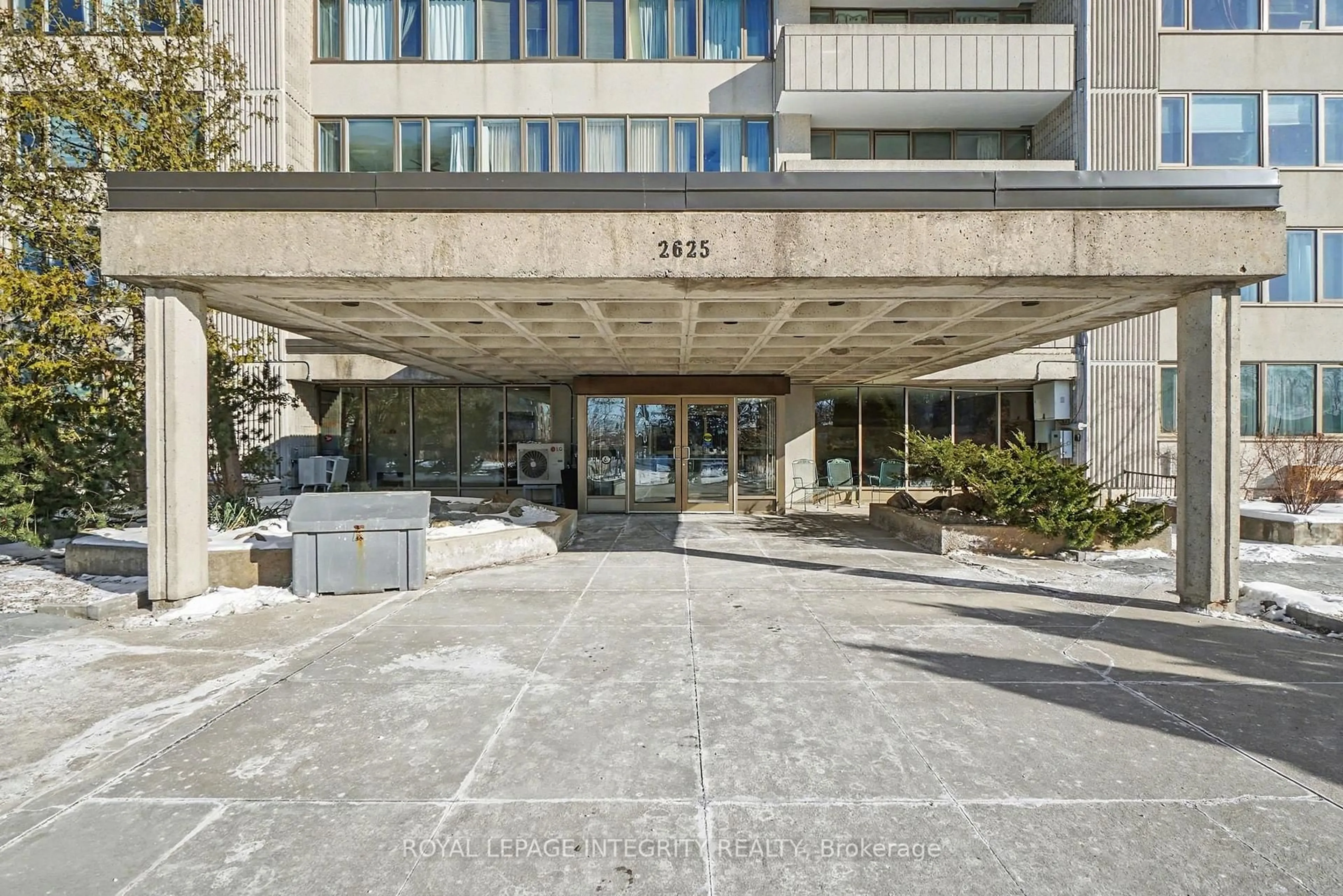 Unknown for 2625 Regina St #803, Ottawa Ontario K2B 5W8