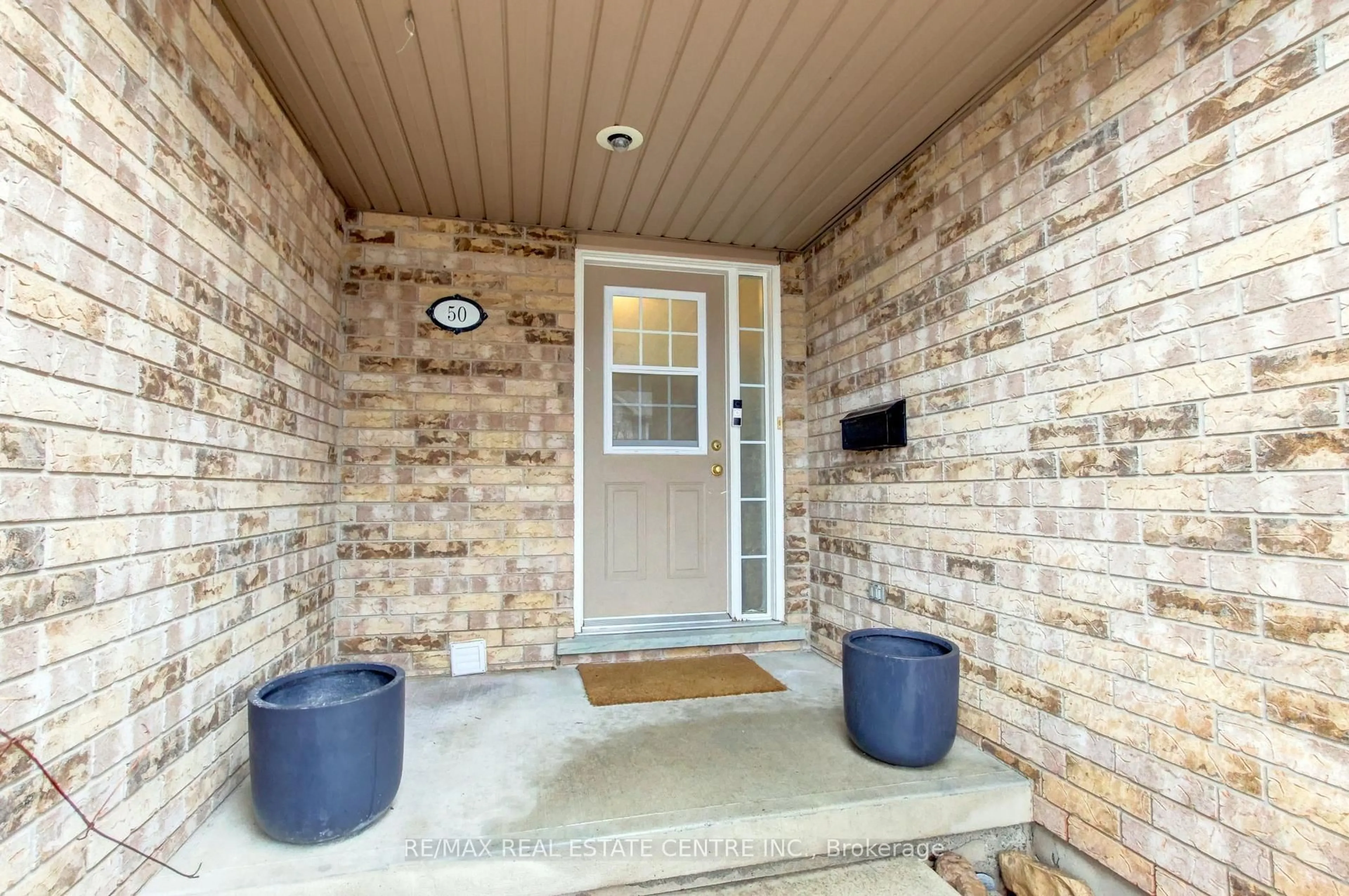 Indoor entryway for 31 Schroder Cres #50, Guelph Ontario N1E 7M6