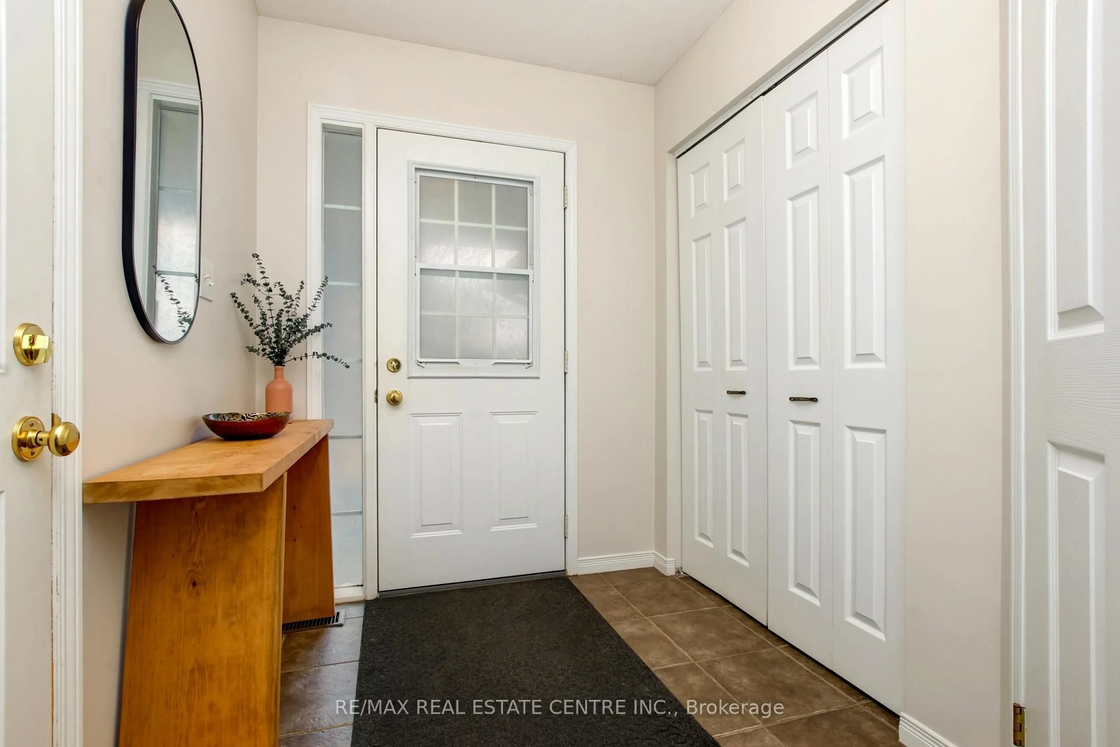 Indoor entryway for 31 Schroder Cres #50, Guelph Ontario N1E 7M6