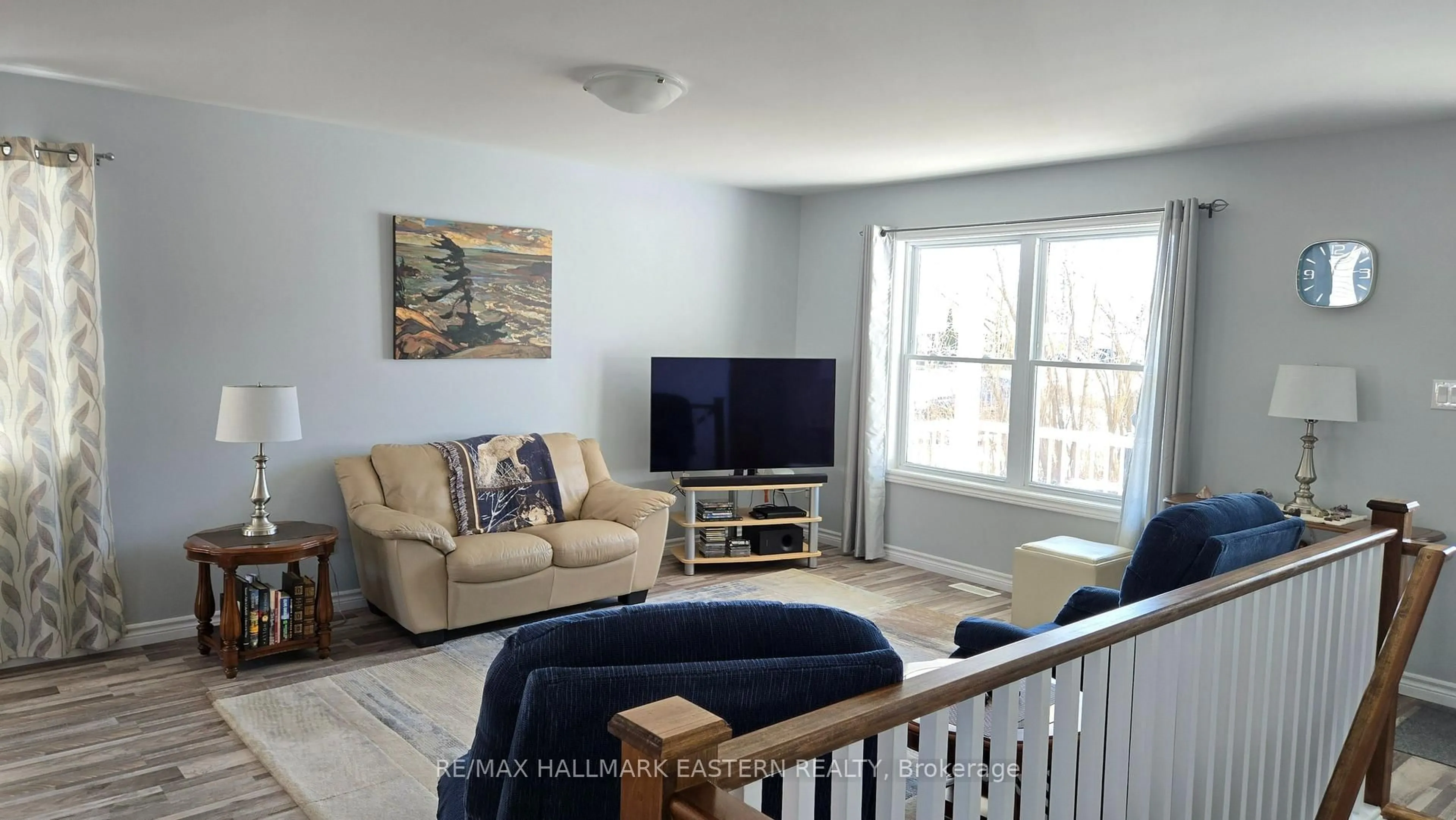 Living room with furniture, wood/laminate floor for 17 Mathison St, Havelock-Belmont-Methuen Ontario K0L 1Z0