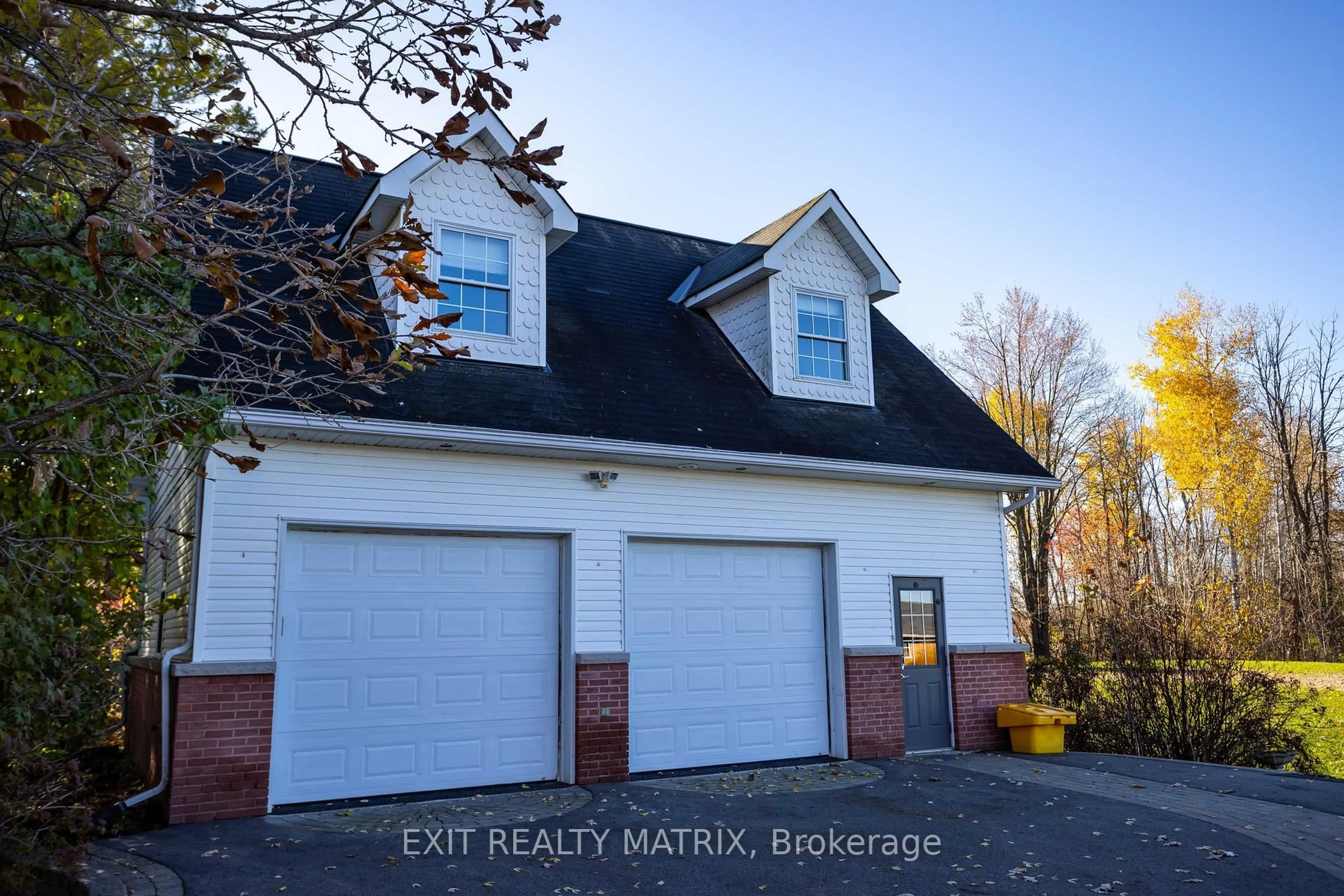 Home with vinyl exterior material, street for 2392 8th Line Rd, Metcalfe Ontario K0A 2P0