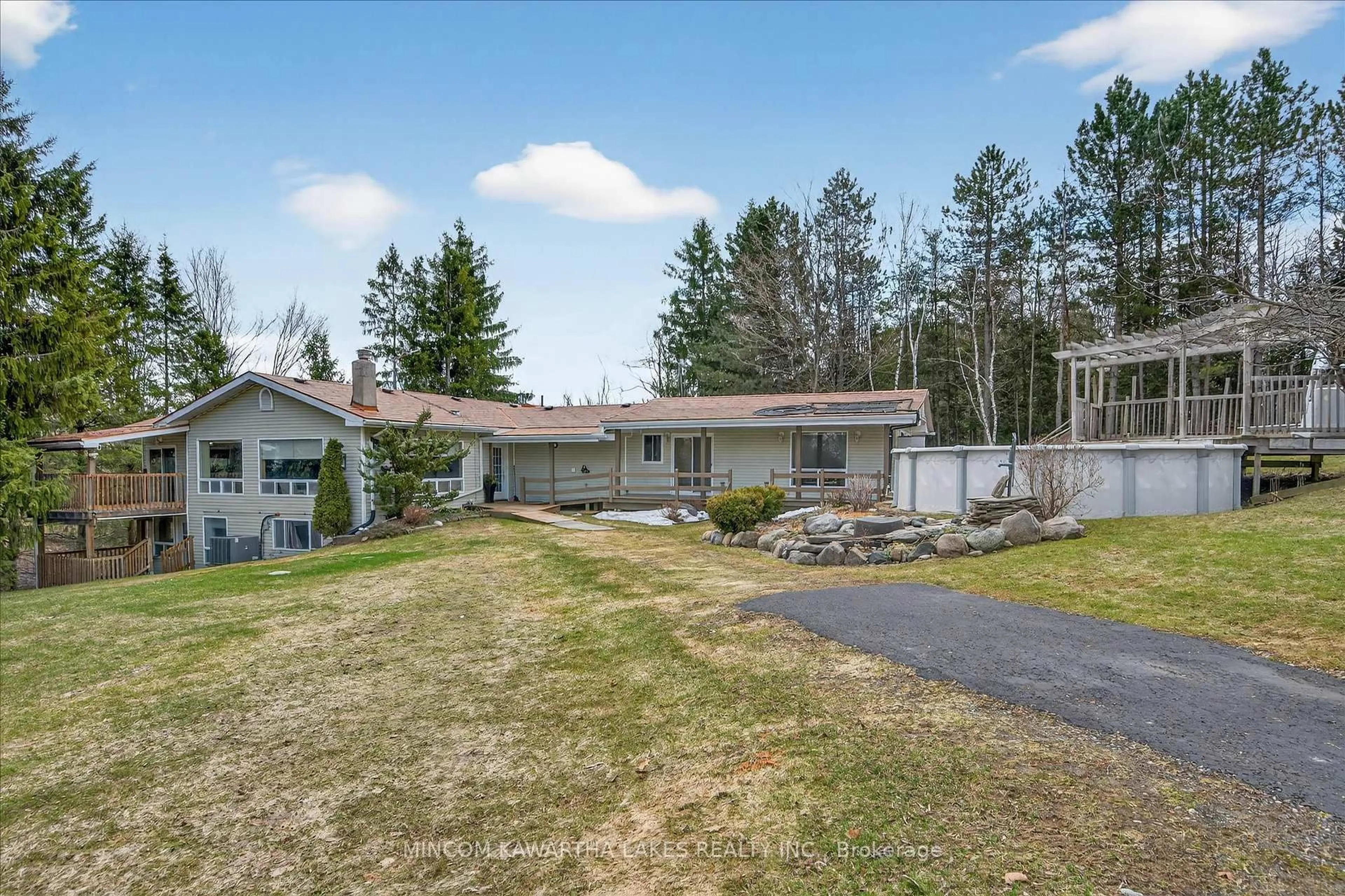 A pic from outside/outdoor area/front of a property/back of a property/a pic from drone, unknown for 572 Fallis Line, Cavan Monaghan Ontario L0A 1G0