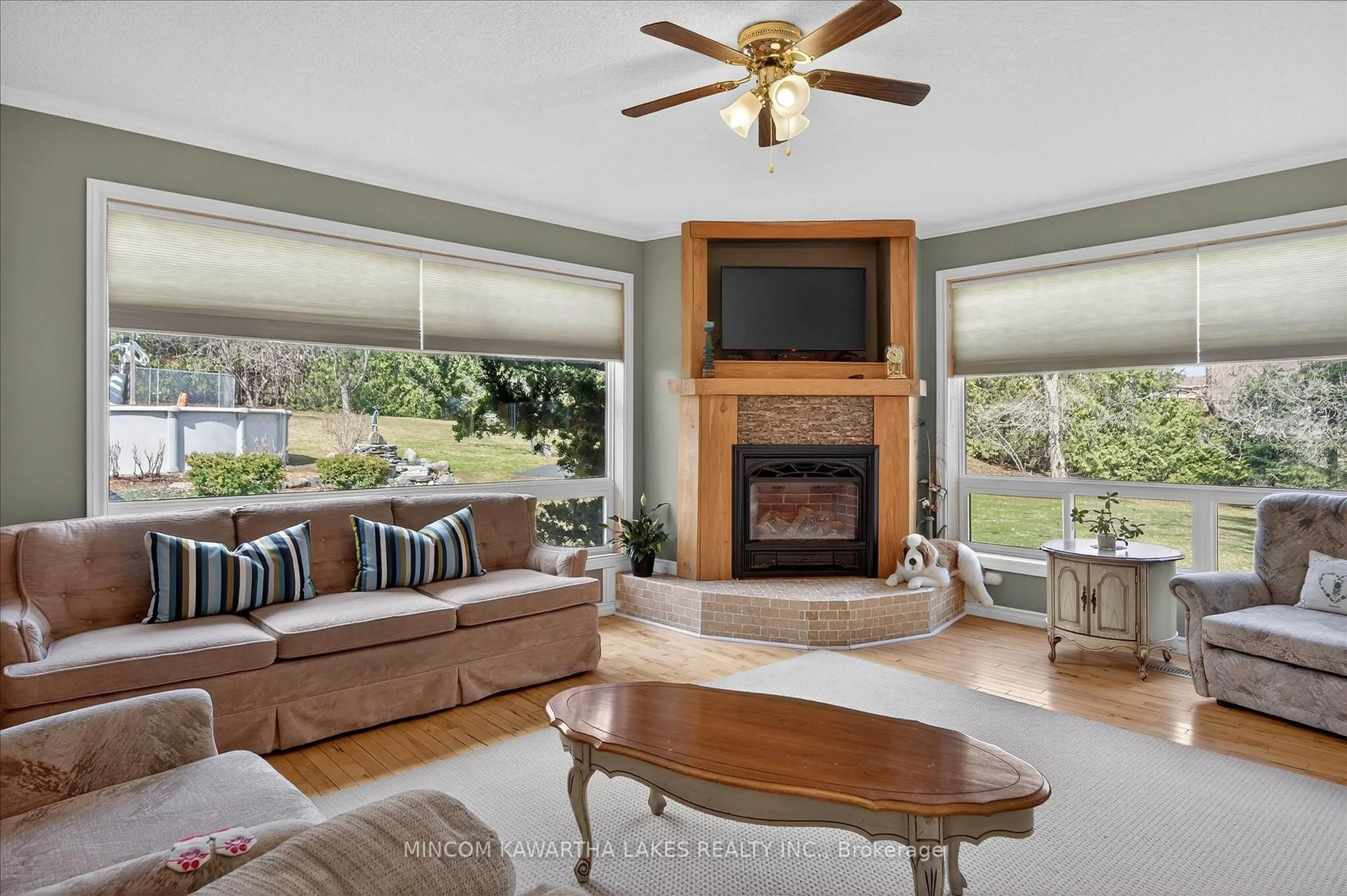 Living room with furniture, unknown for 572 Fallis Line, Cavan Monaghan Ontario L0A 1G0