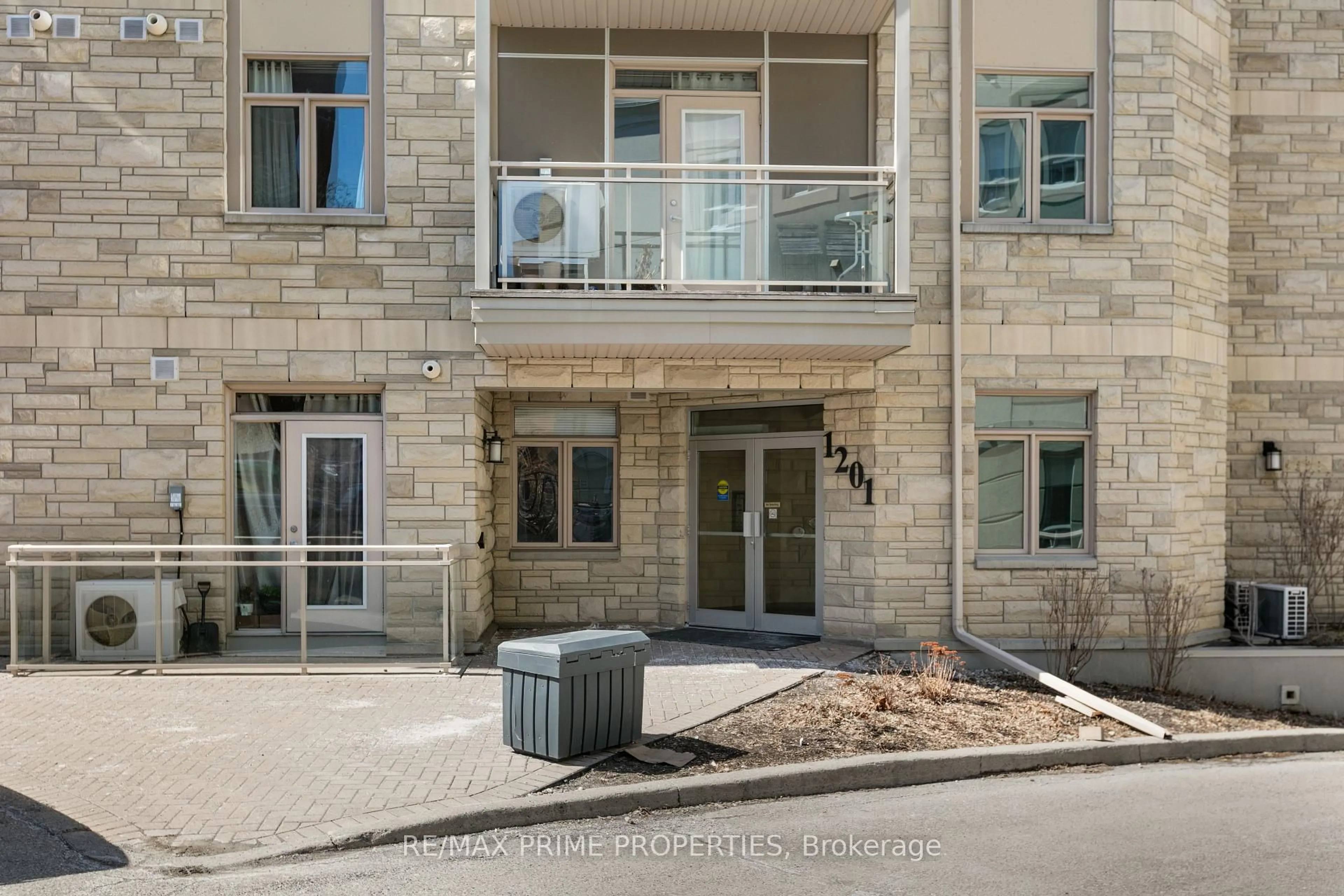 Unknown for 1201 OHIO St #202, Ottawa Ontario K1H 0A1