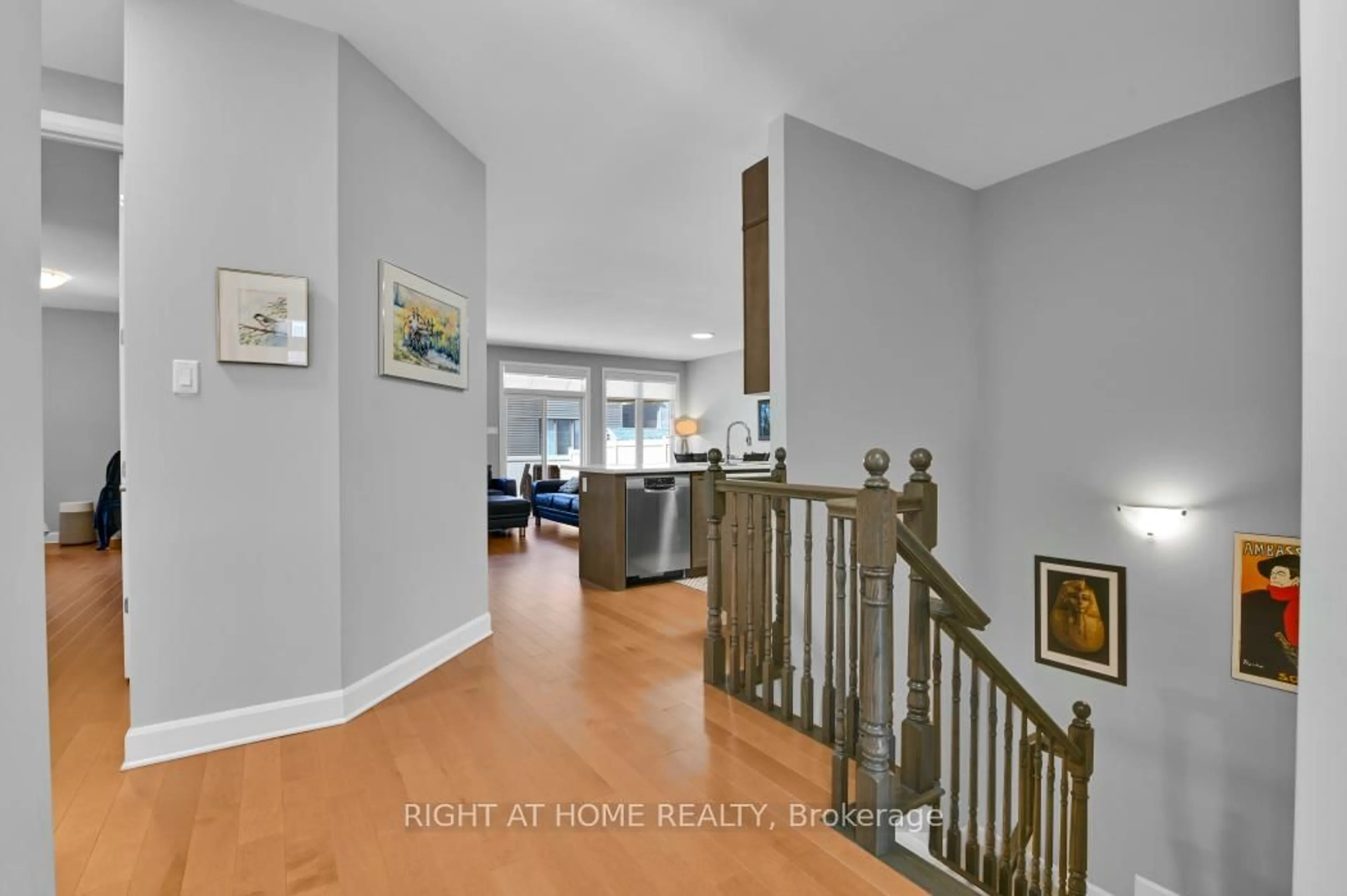 Indoor foyer for 26 Stickleback Way, Ottawa Ontario K4A 1K9