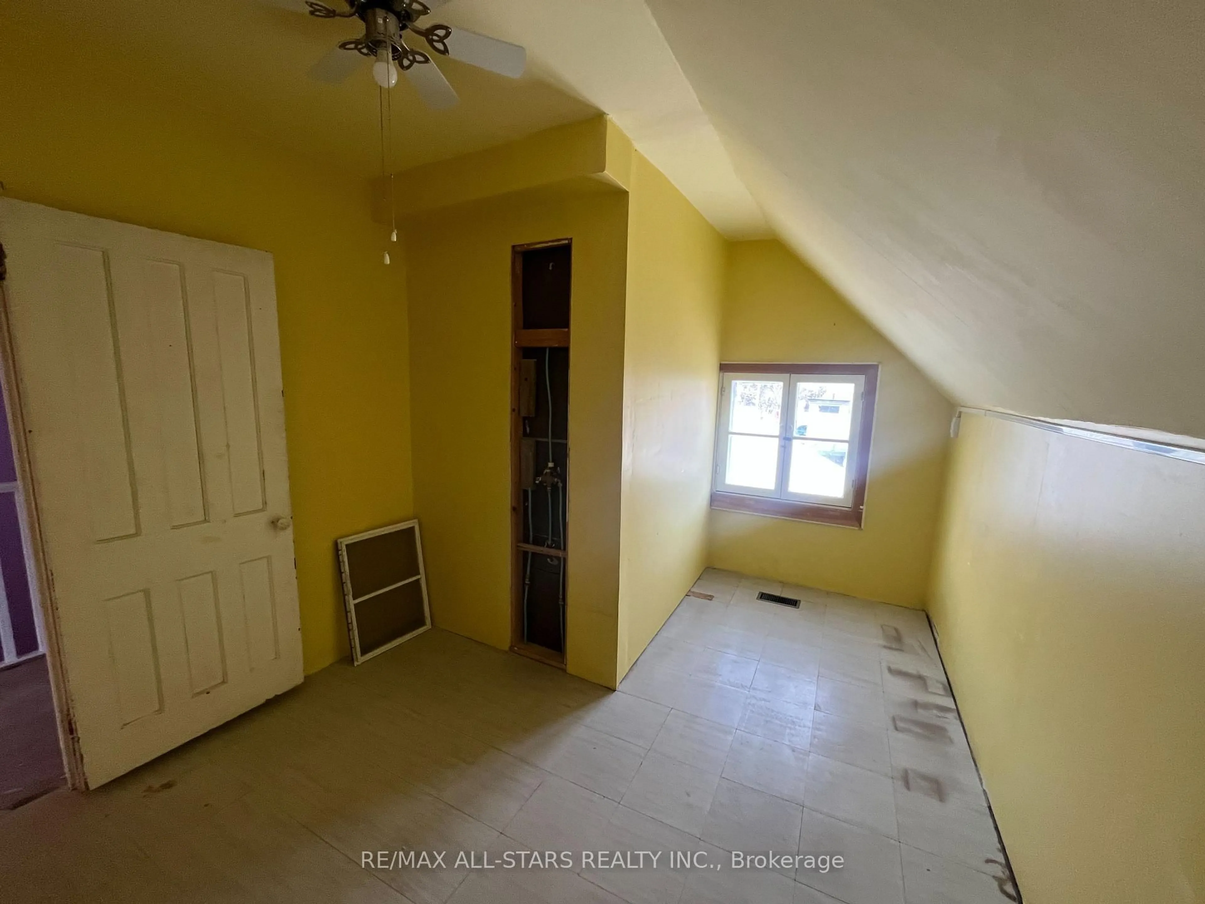 A pic of a room for 138 Antrim St, Peterborough Ontario K9H 3G3