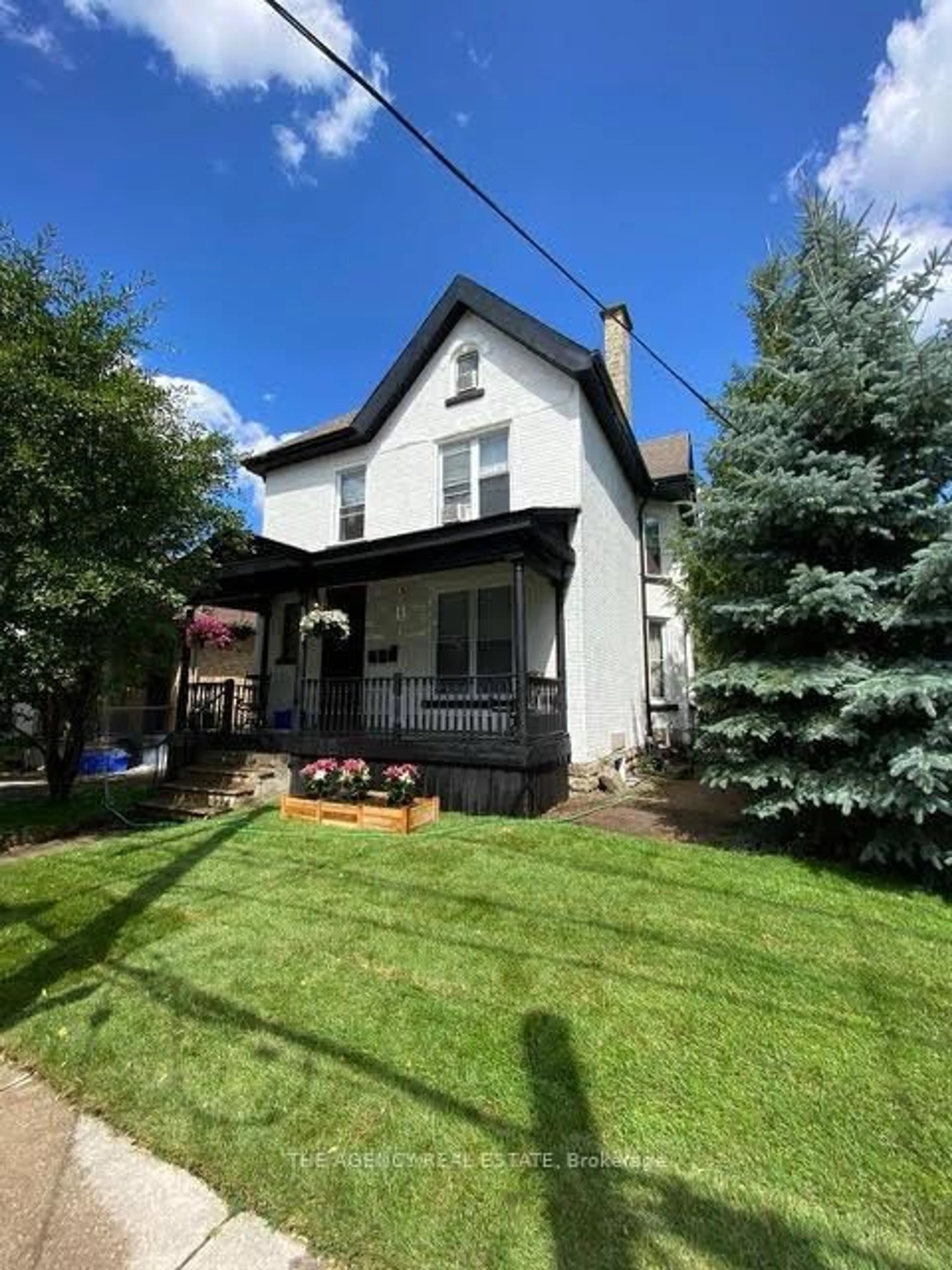 A pic from outside/outdoor area/front of a property/back of a property/a pic from drone, street for 870 Queens Ave, London East Ontario N5W 3H6