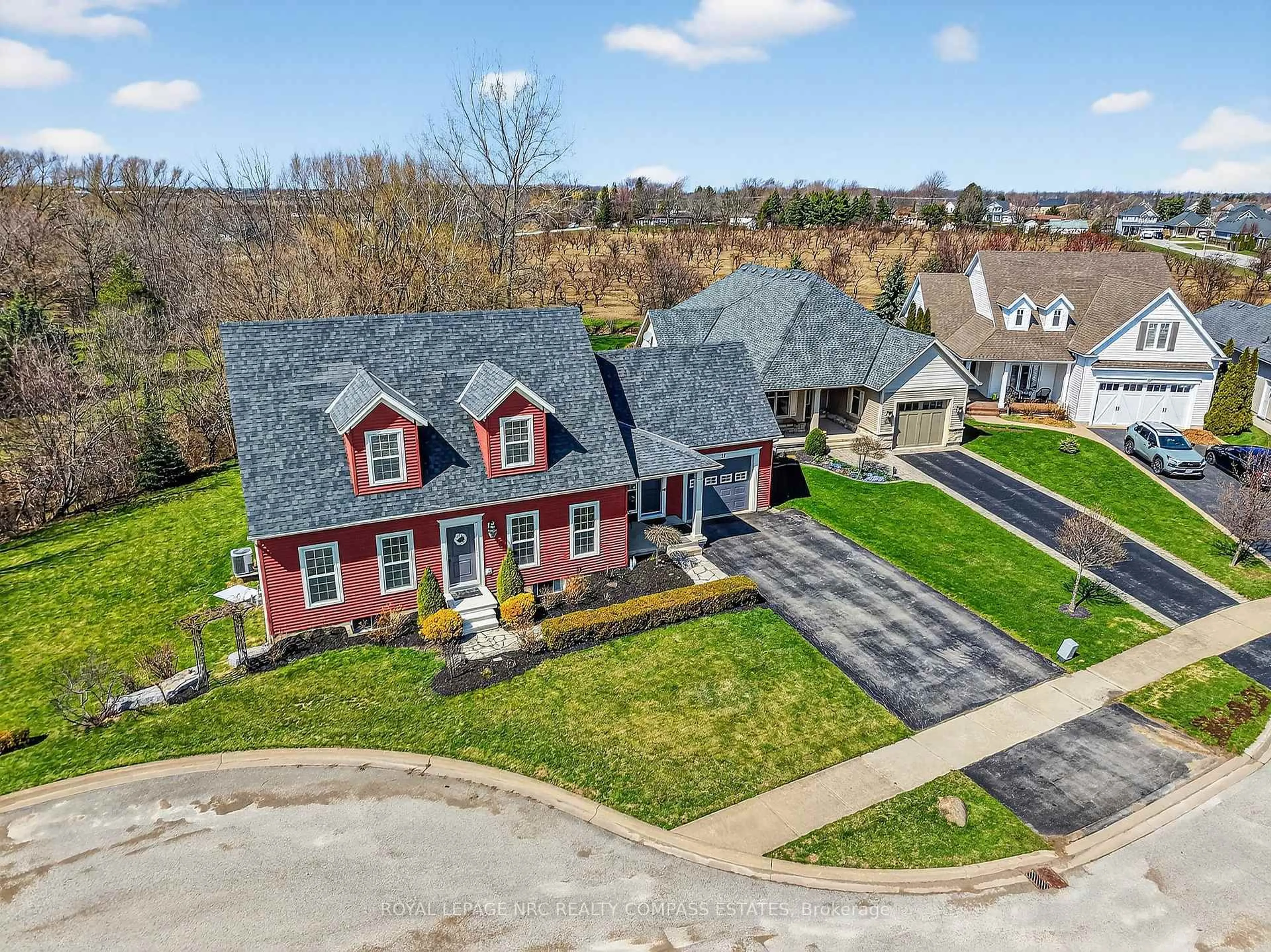 A pic from outside/outdoor area/front of a property/back of a property/a pic from drone, street for 17 Mulberry Lane, Niagara-on-the-Lake Ontario L0S 1J0