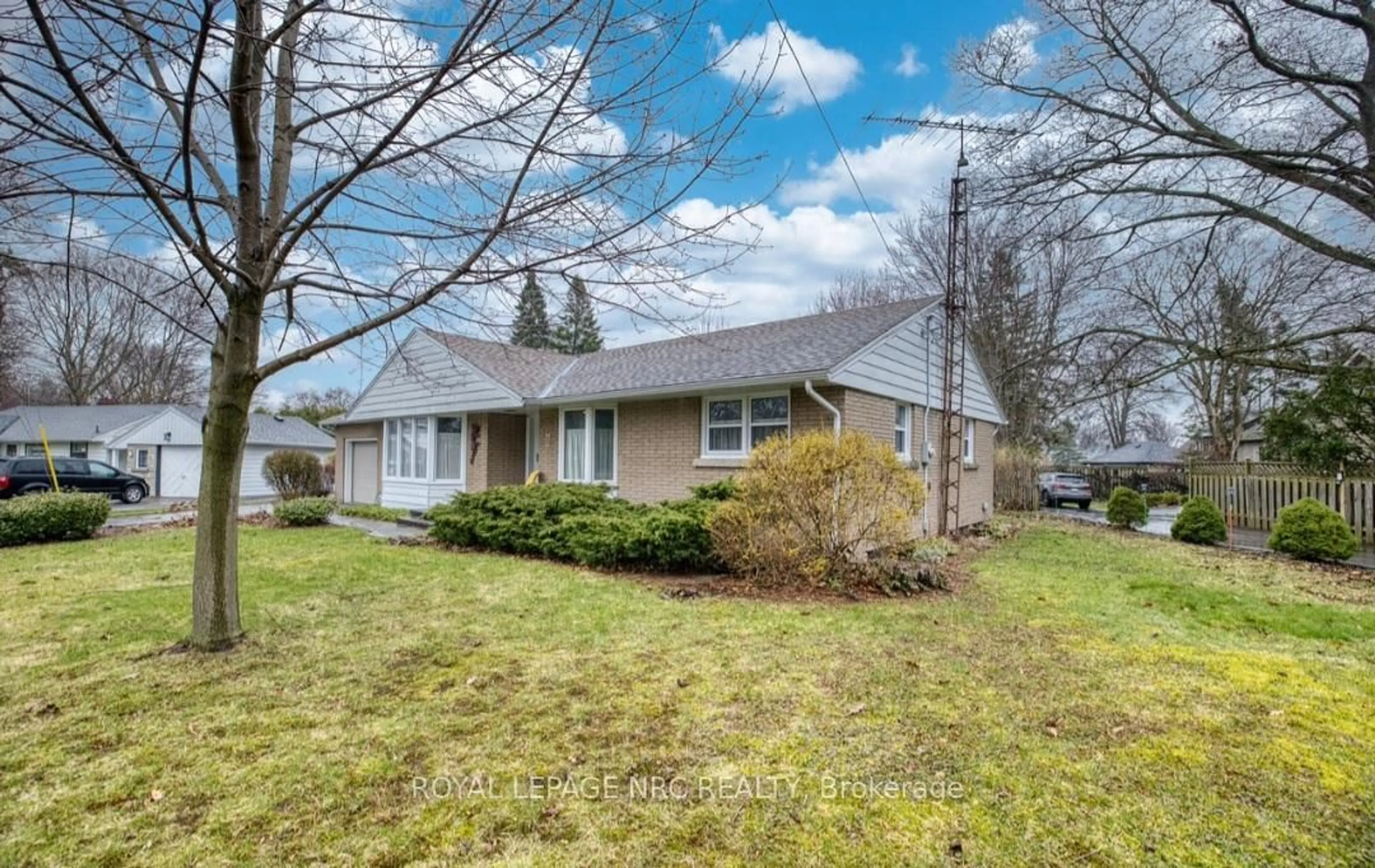 Home with vinyl exterior material, street for 1 Peachtree Park, Pelham Ontario L0S 1E0