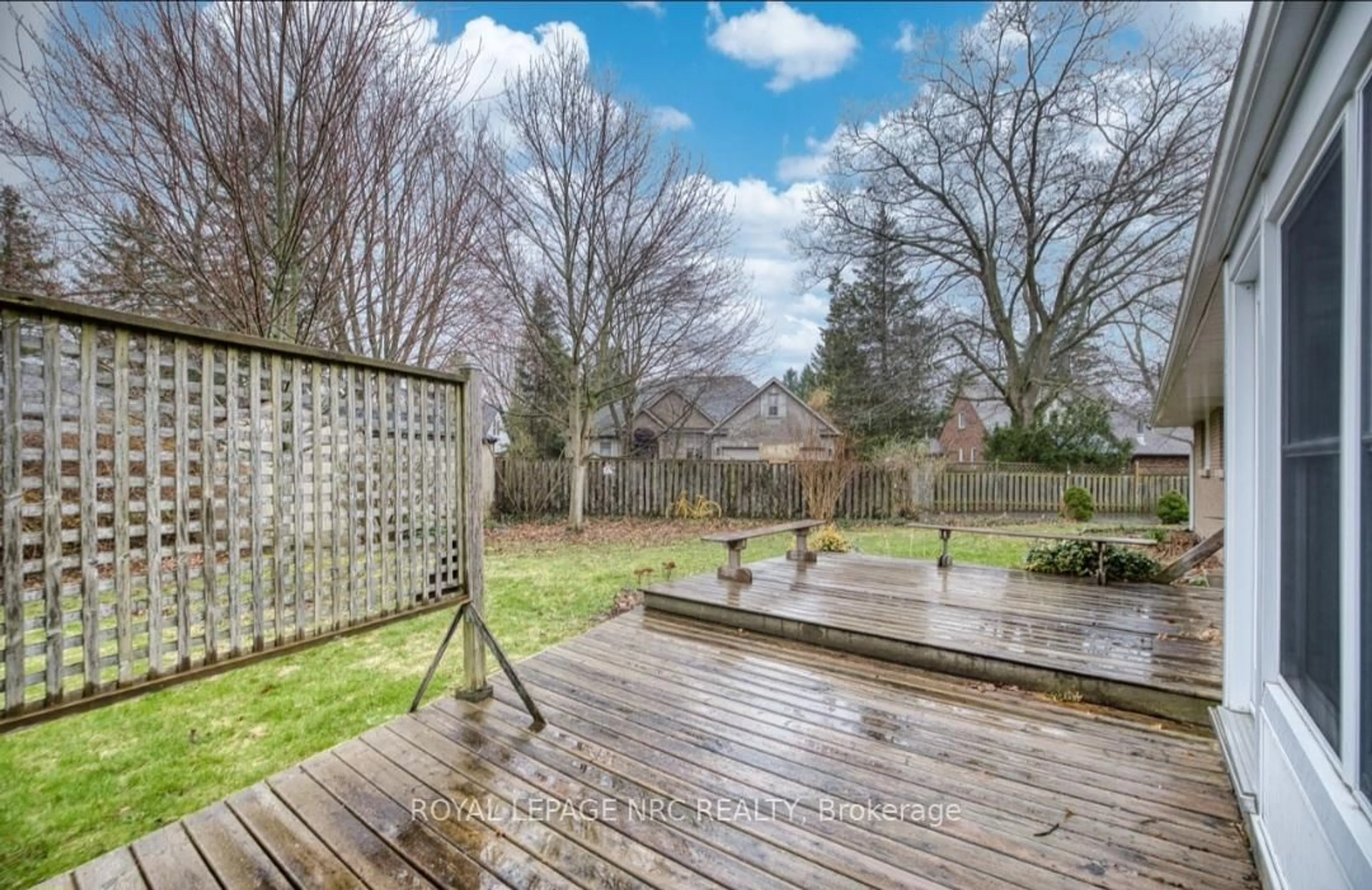 A pic from outside/outdoor area/front of a property/back of a property/a pic from drone, forest/trees view for 1 Peachtree Park, Pelham Ontario L0S 1E0