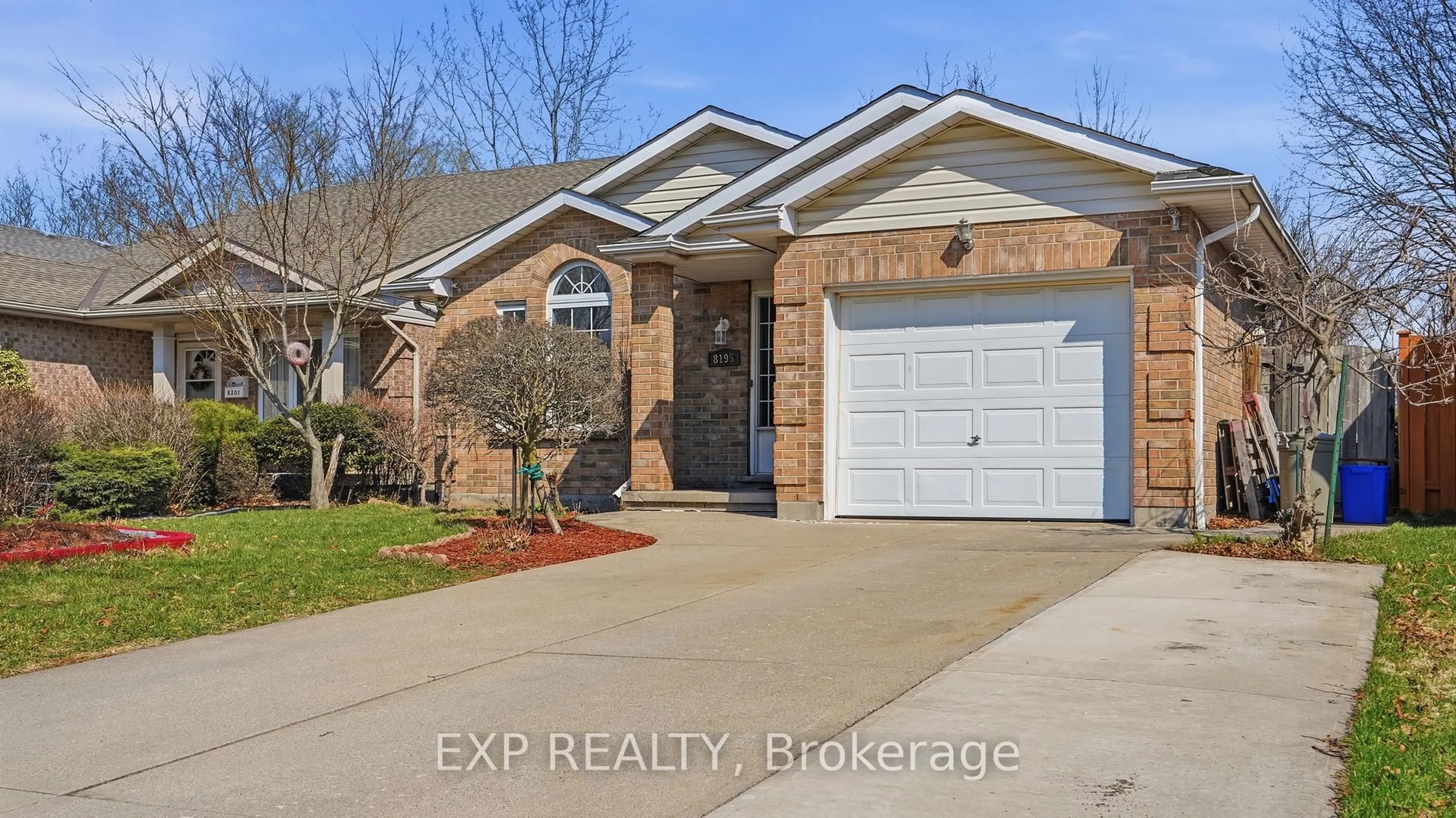 Home with brick exterior material, street for 8195 Woodsview Cres, Niagara Falls Ontario L2H 3G1