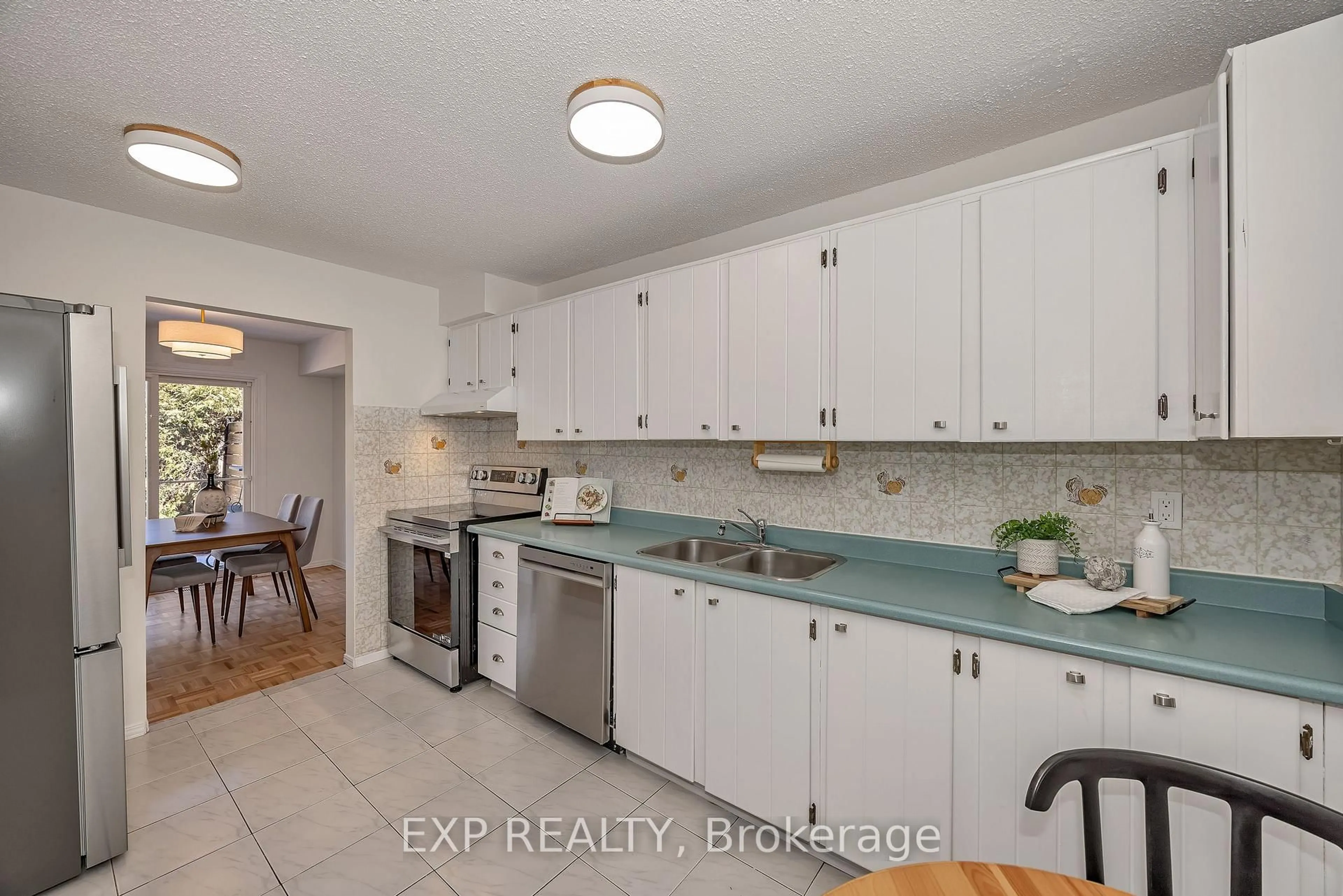 Standard kitchen, ceramic/tile floor for 10 Greenboro Cres, Ottawa Ontario K1T 1W5