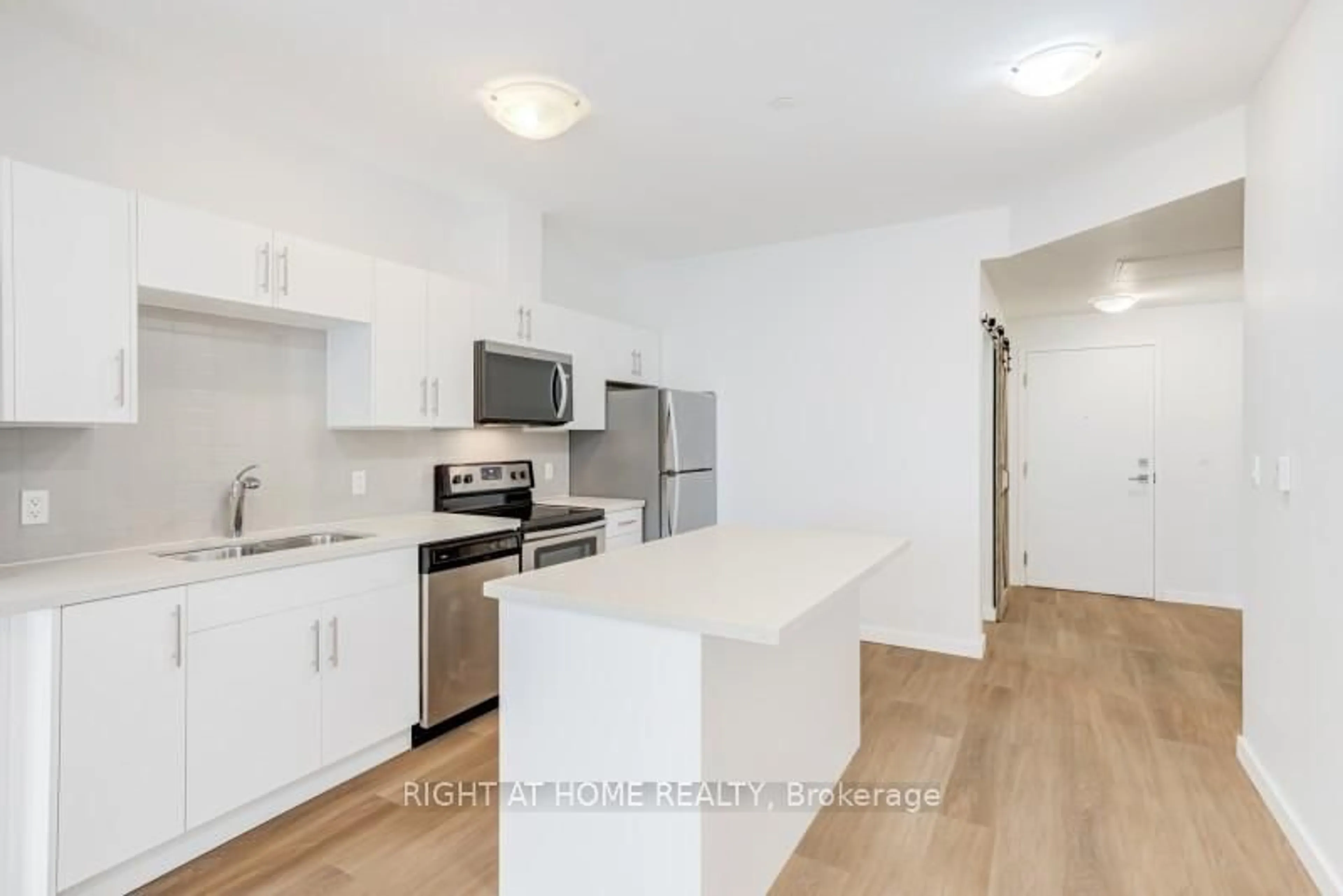 Standard kitchen, unknown for 690 King St, Kitchener Ontario N2H 5L8