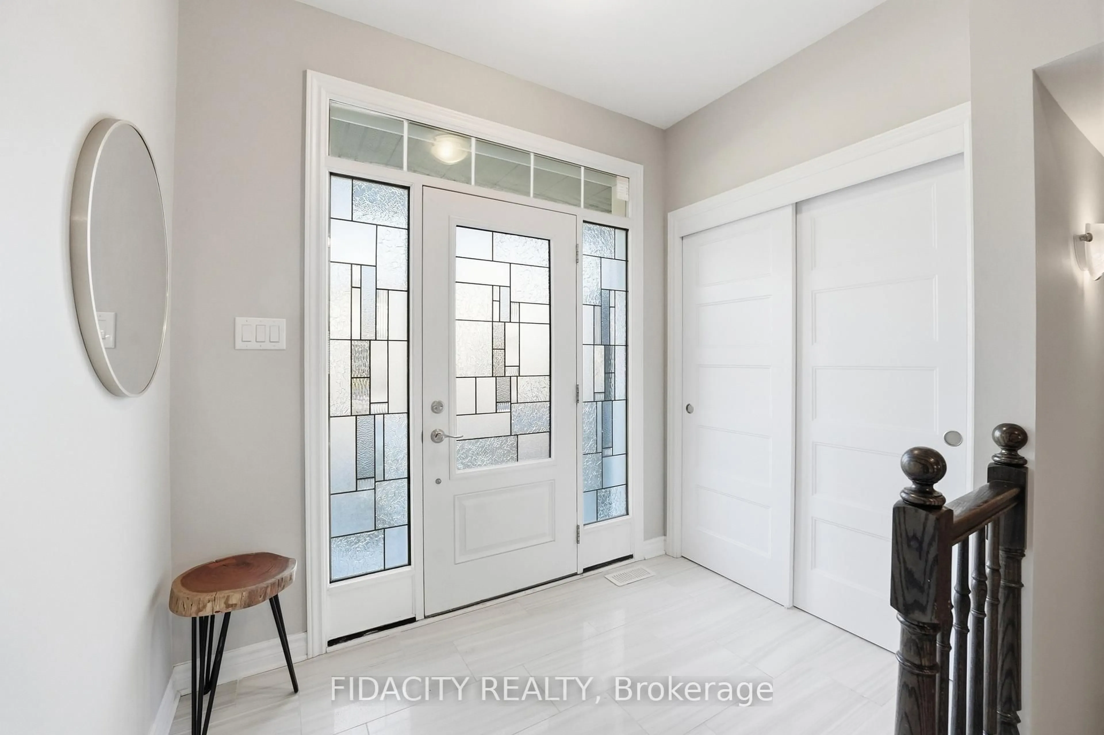 Indoor entryway for 194 Kimpton Dr, Ottawa Ontario K2S 2H9