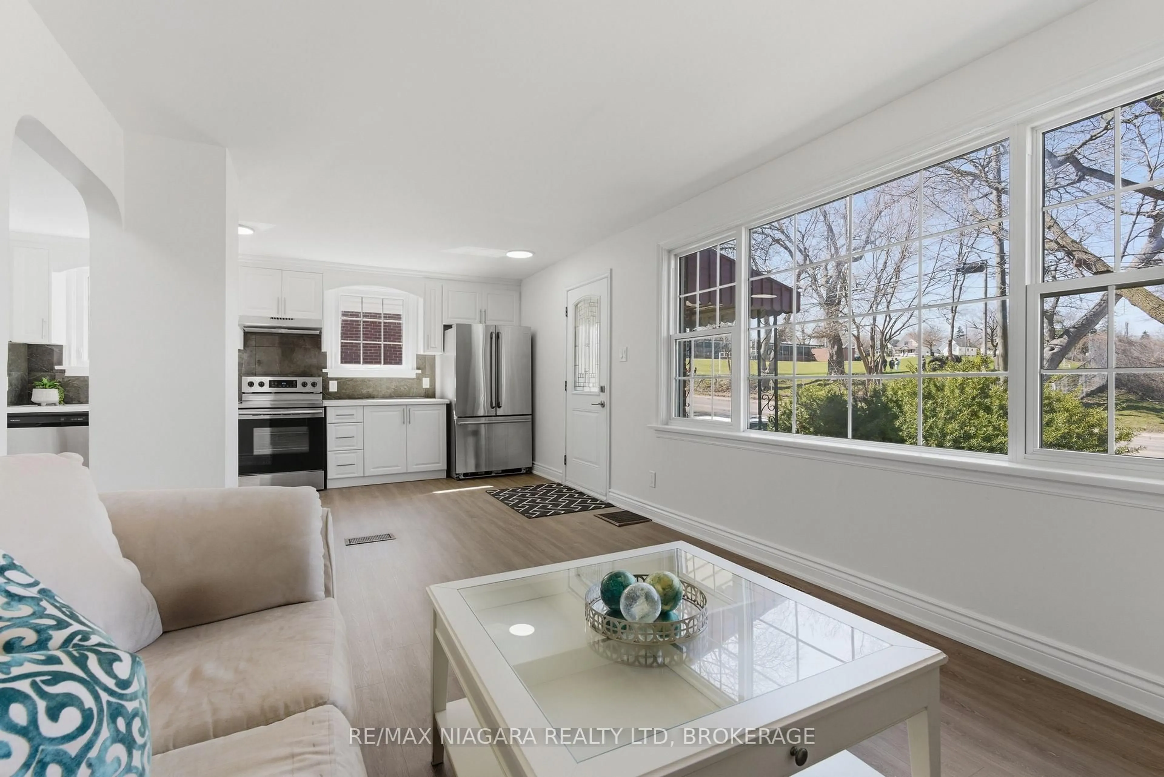 Open concept kitchen, unknown for 5654 Drummond Rd, Niagara Falls Ontario L2G 4L4