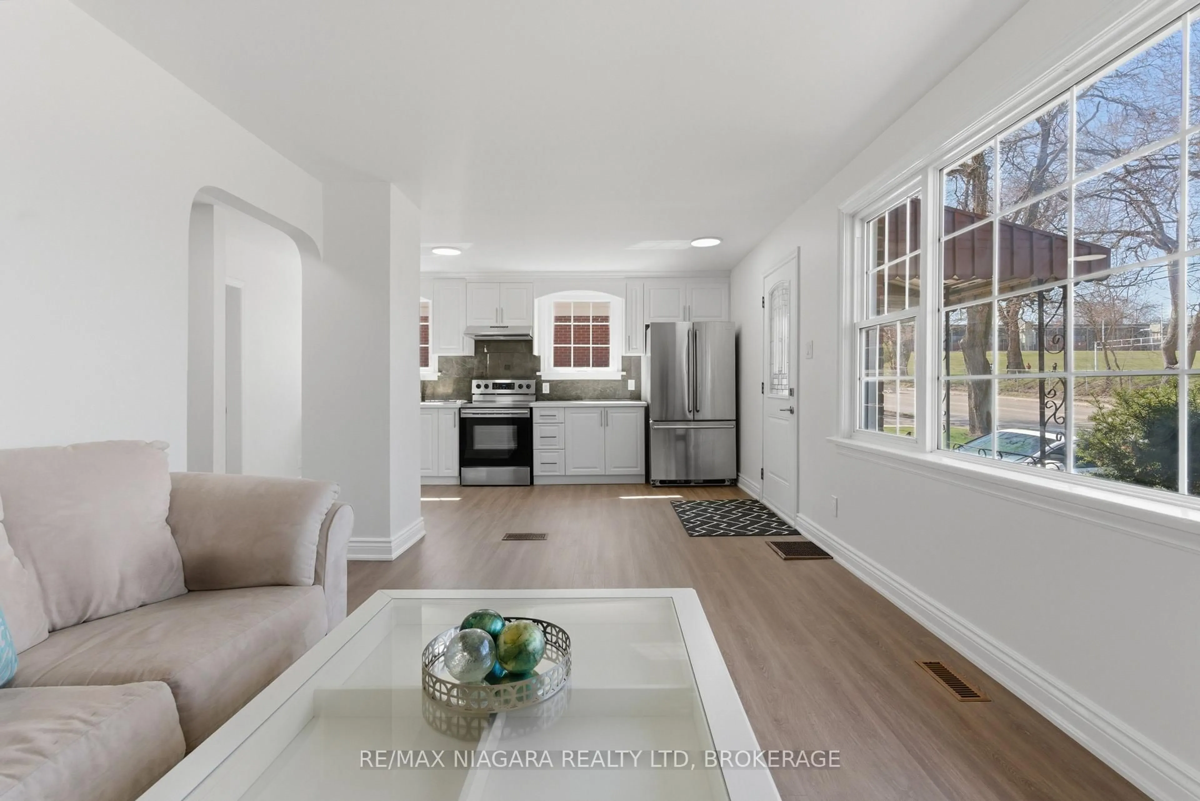 Open concept kitchen, unknown for 5654 Drummond Rd, Niagara Falls Ontario L2G 4L4